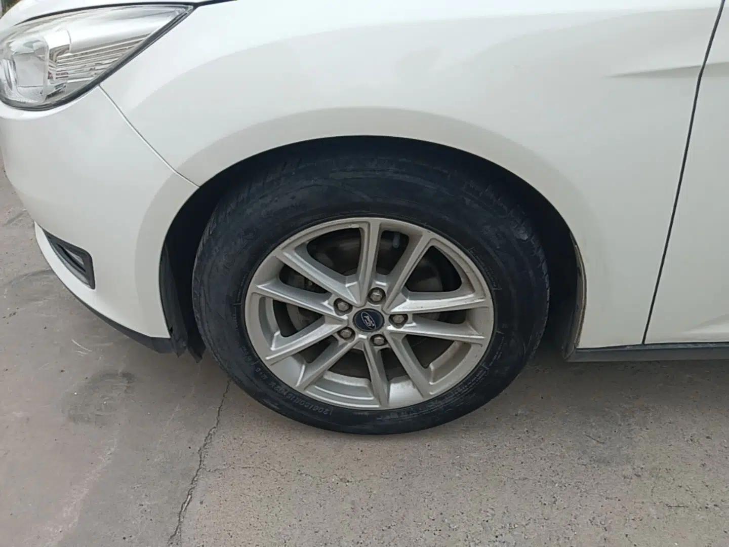 Ford Focus 2017 Sedan 1.6L Automatic Fashion Edition Smart Drive Version — миниатюра 10