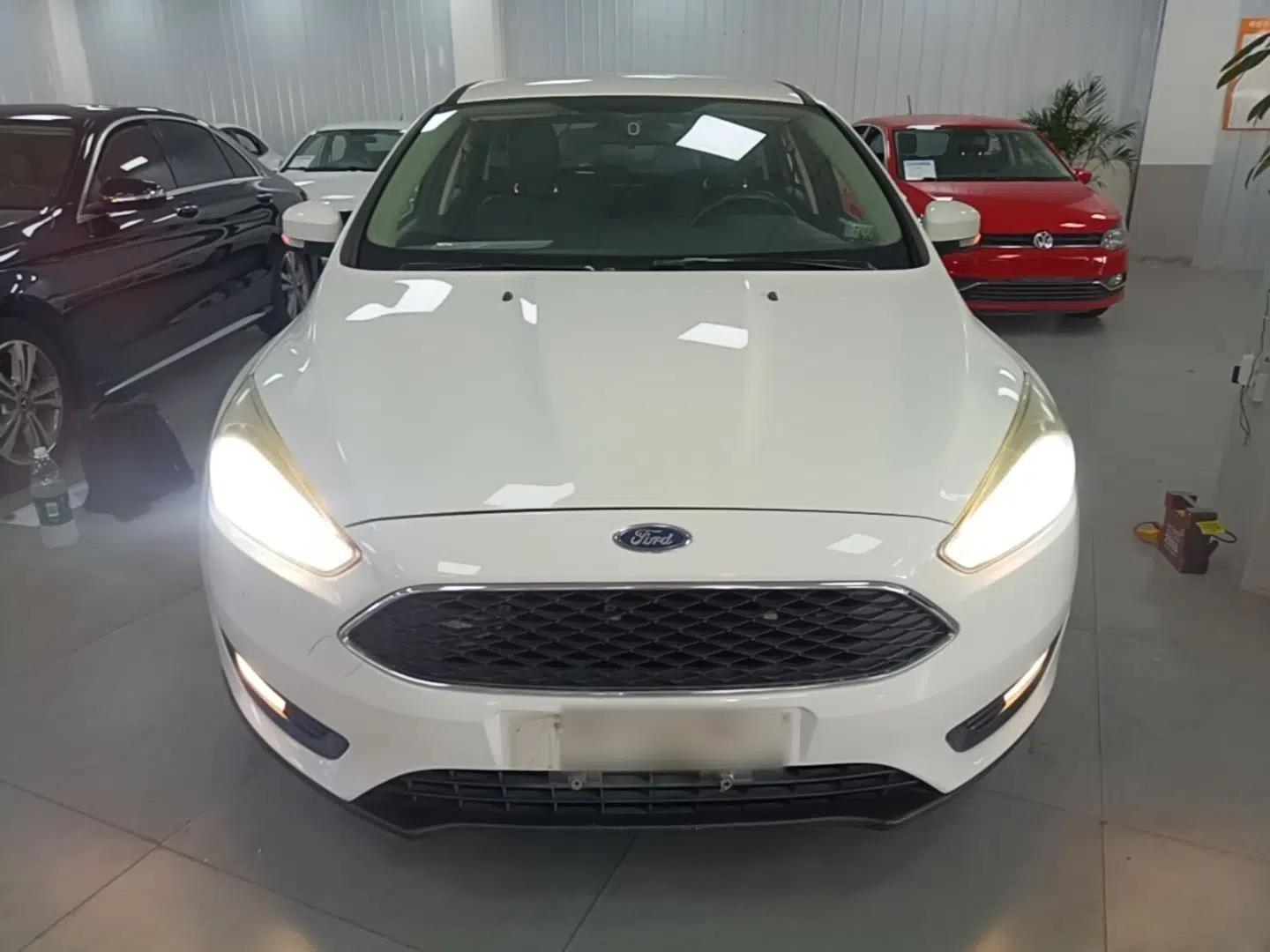 Ford Focus 2017 Hatchback 1.6L Automatic Comfort Plus SmartDrive Edition — миниатюра 2