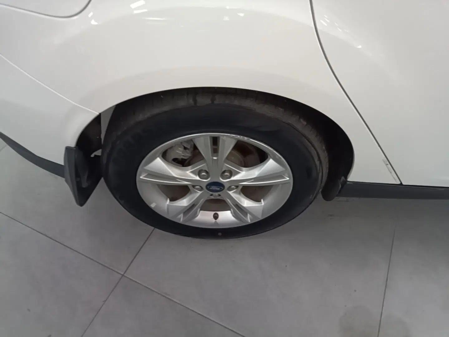 Ford Focus 2017 Hatchback 1.6L Automatic Comfort Plus SmartDrive Edition — миниатюра 11