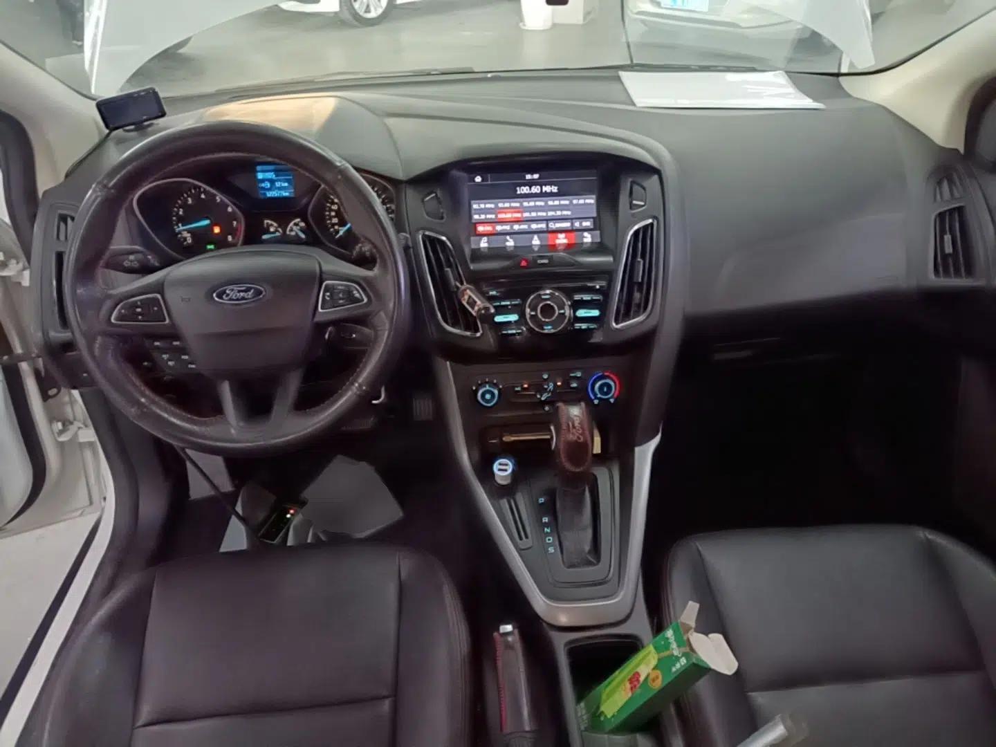 Ford Focus 2017 Hatchback 1.6L Automatic Comfort Plus SmartDrive Edition — миниатюра 12