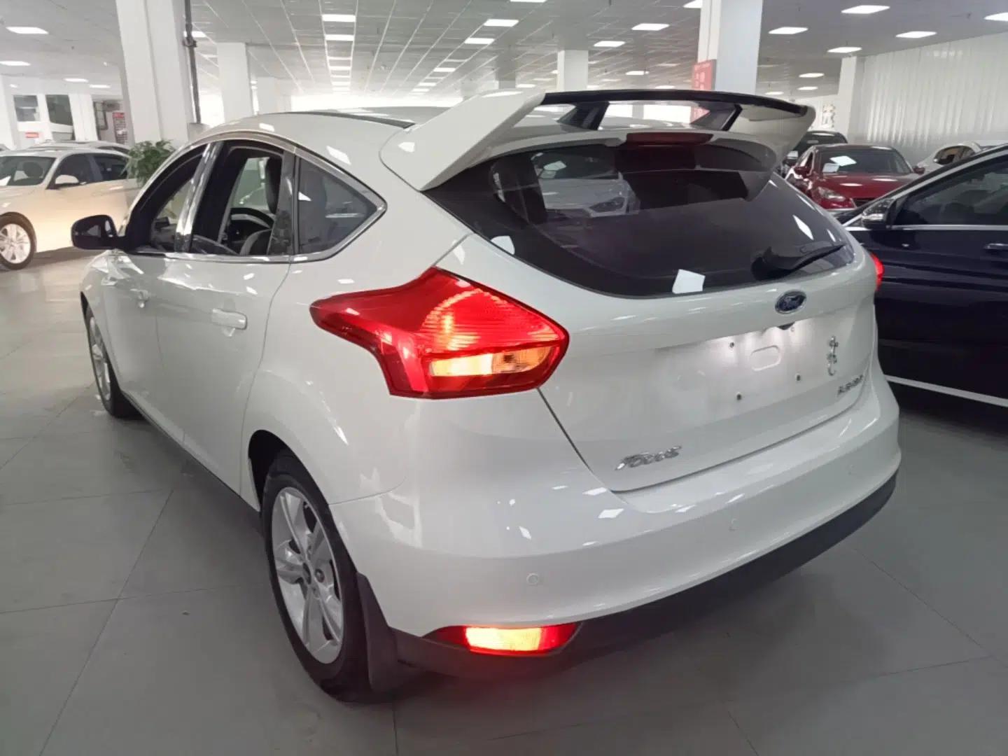 Ford Focus 2017 Hatchback 1.6L Automatic Comfort Plus SmartDrive Edition — миниатюра 4