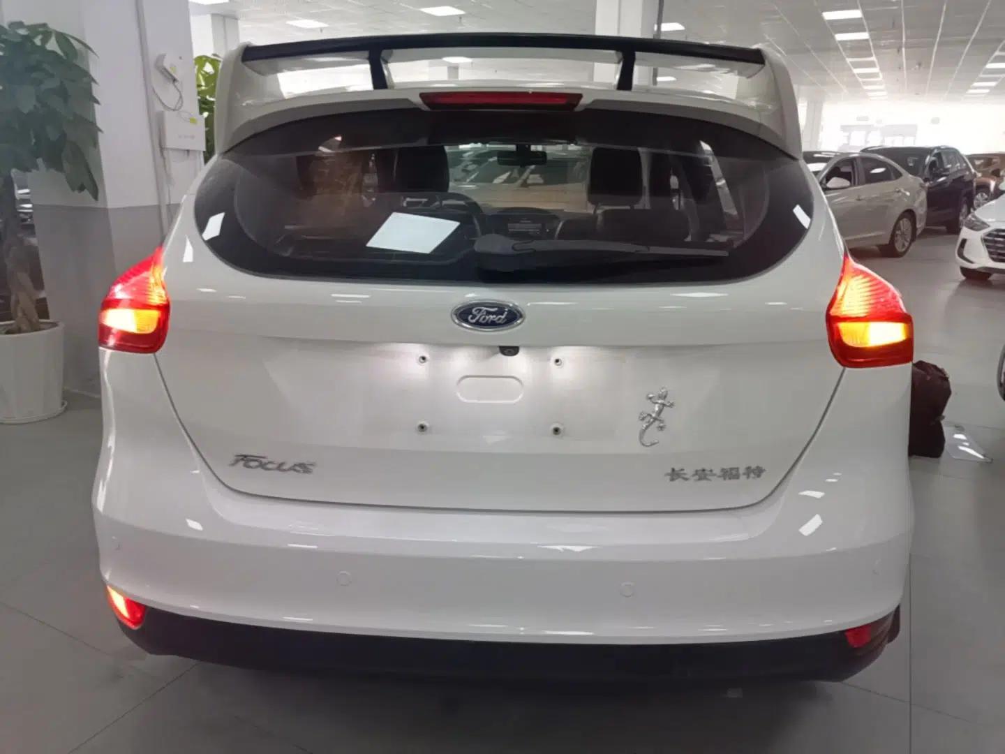 Ford Focus 2017 Hatchback 1.6L Automatic Comfort Plus SmartDrive Edition — миниатюра 5