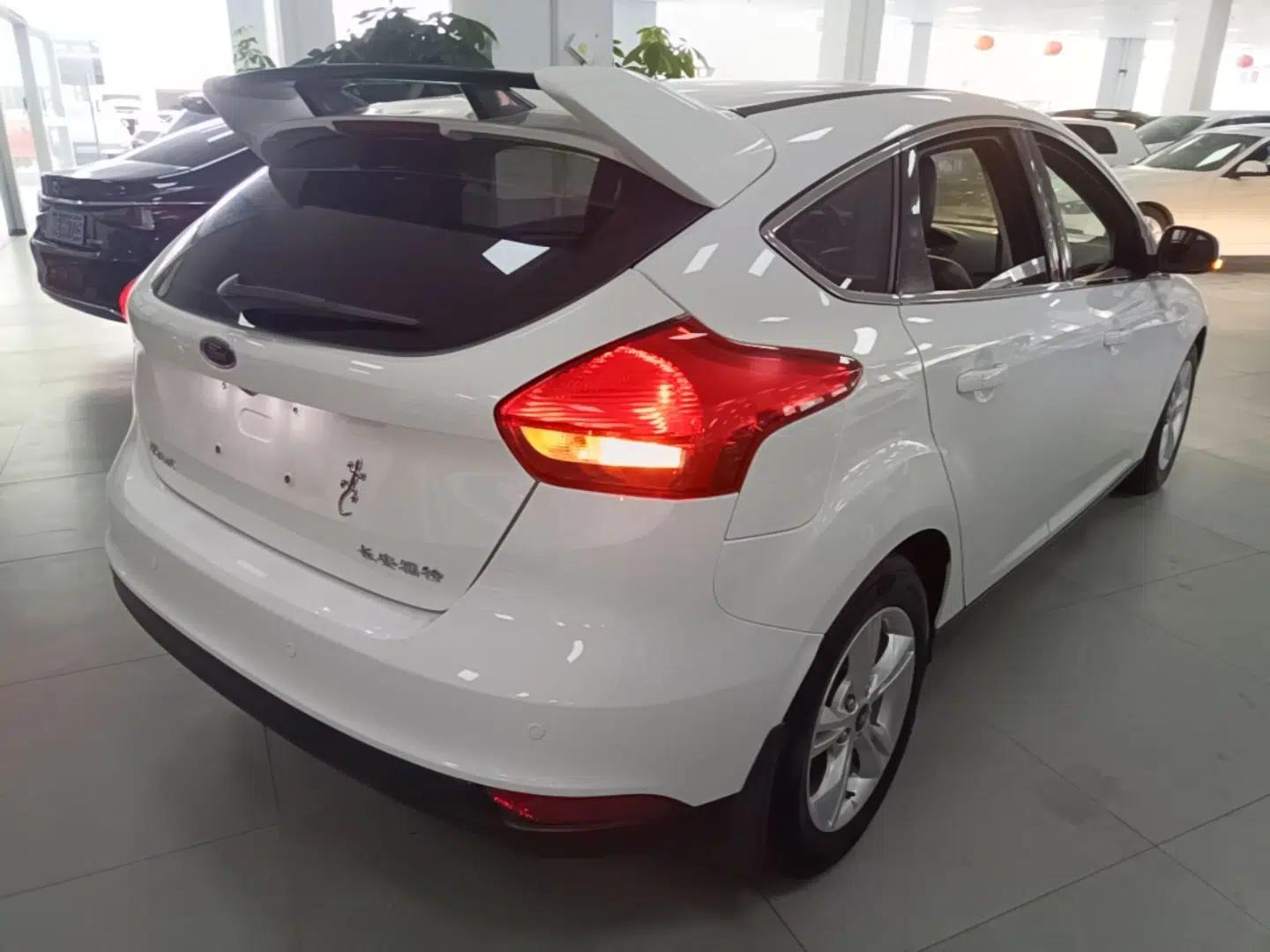 Ford Focus 2017 Hatchback 1.6L Automatic Comfort Plus SmartDrive Edition — миниатюра 6