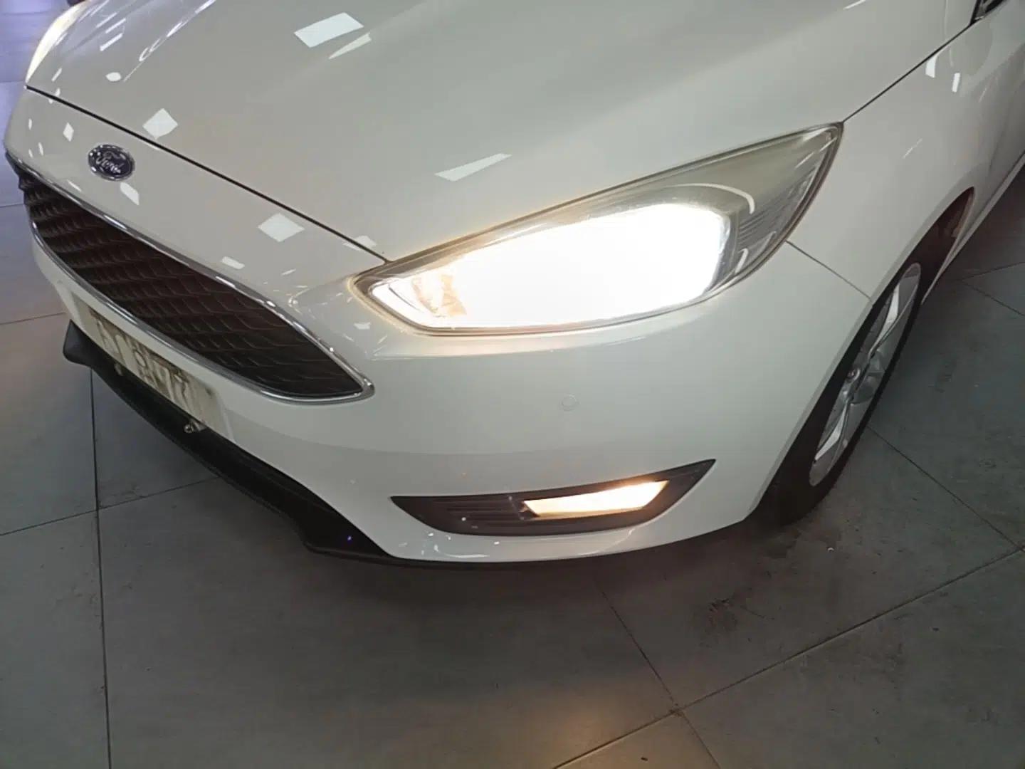 Ford Focus 2017 Hatchback 1.6L Automatic Comfort Plus SmartDrive Edition — миниатюра 8