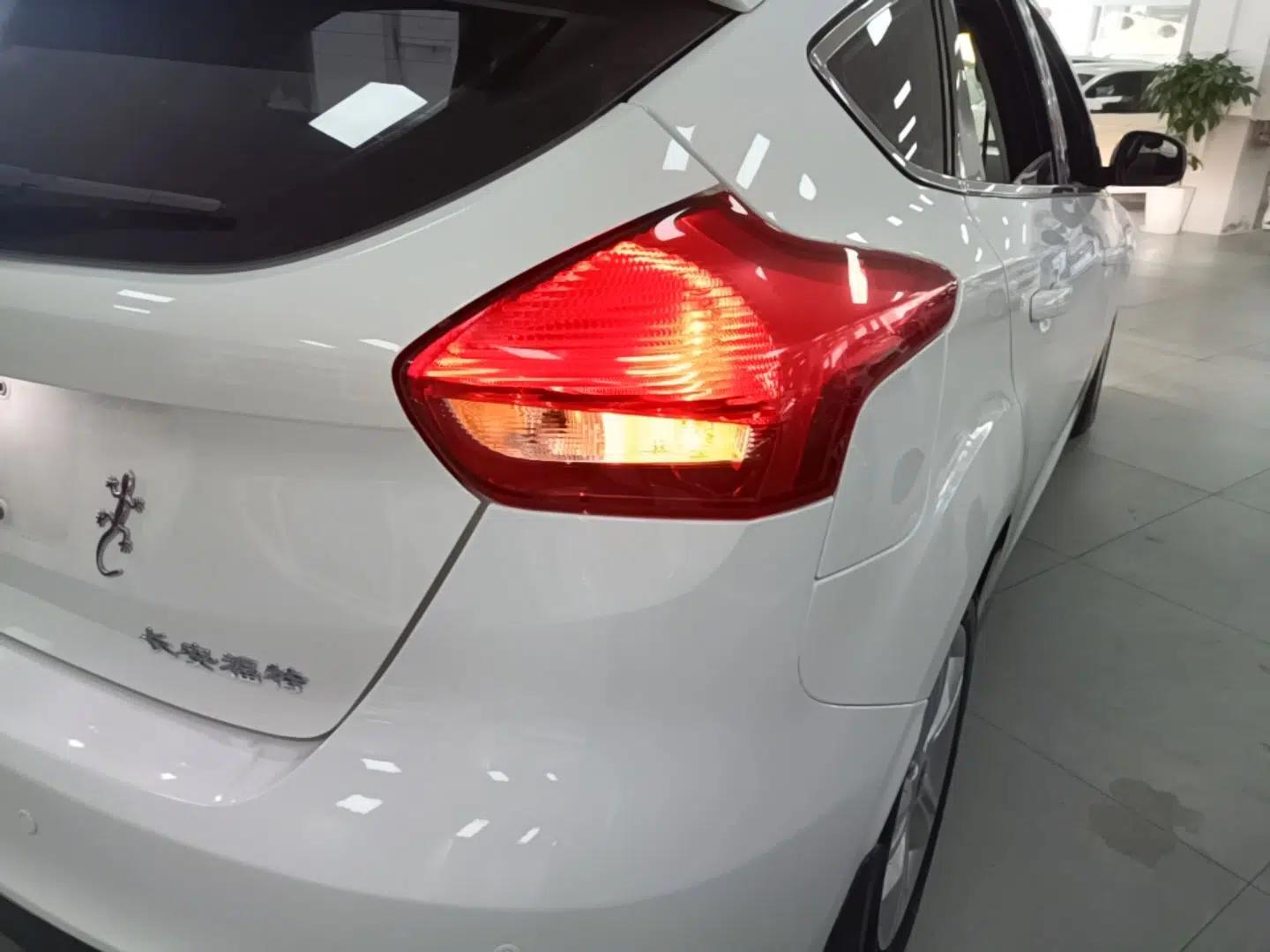 Ford Focus 2017 Hatchback 1.6L Automatic Comfort Plus SmartDrive Edition — миниатюра 9