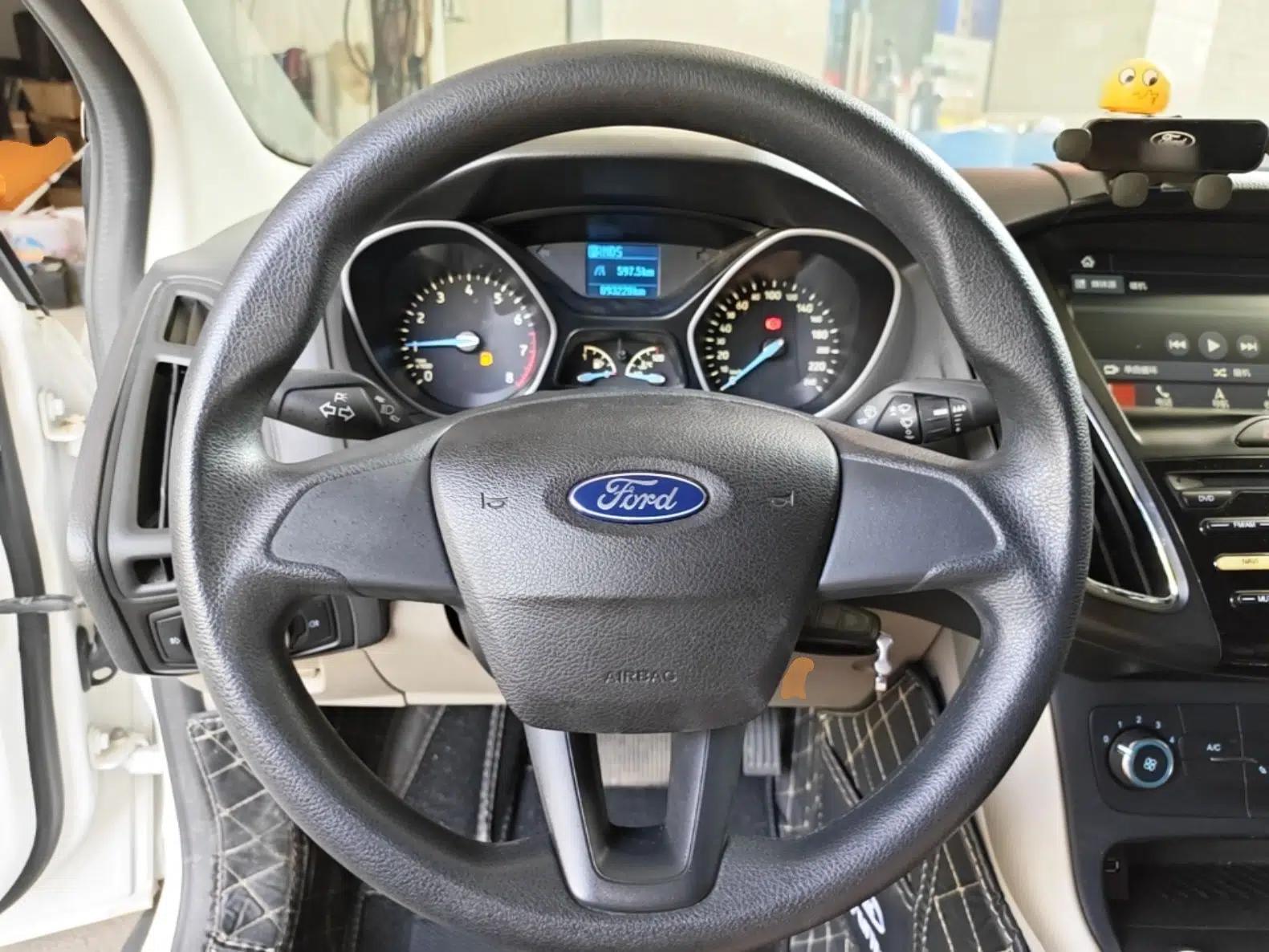 Ford Focus 2017 Sedan 1.6L Automatic Comfort Plus SmartDrive Edition — миниатюра 13