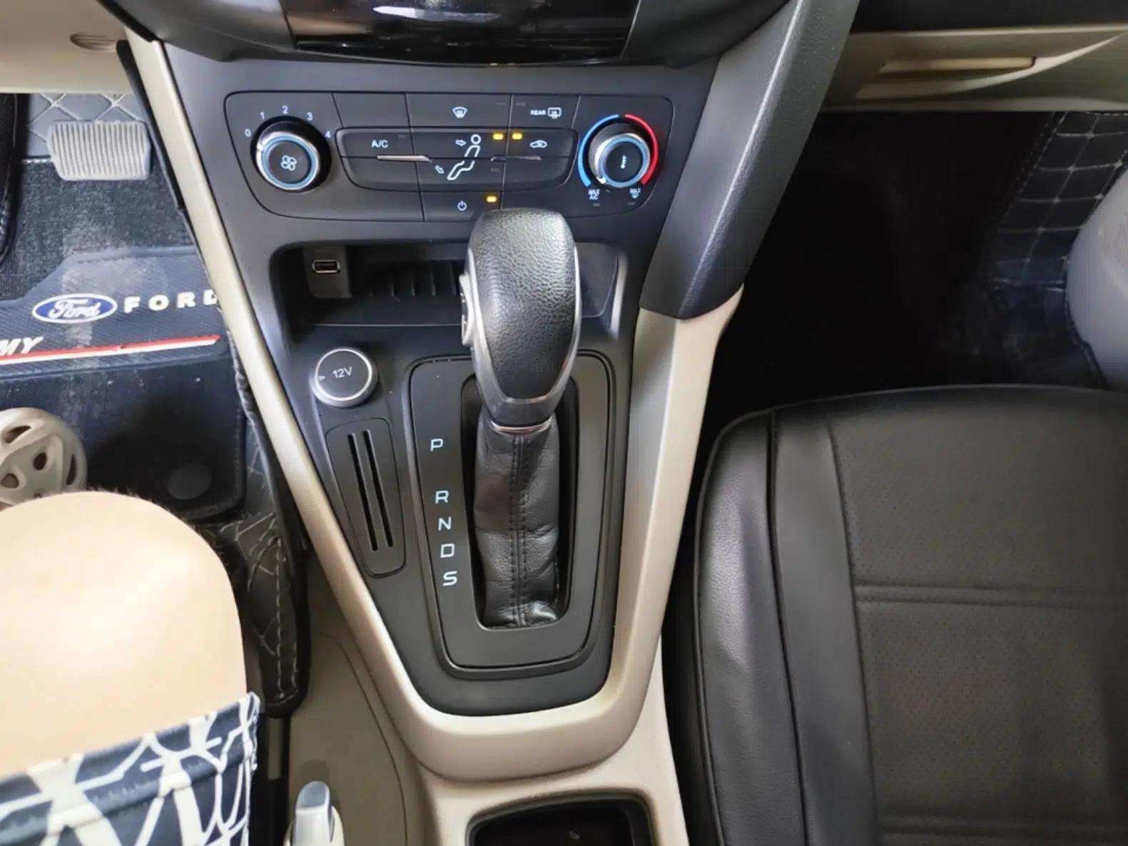 Ford Focus 2017 Sedan 1.6L Automatic Comfort Plus SmartDrive Edition — миниатюра 16