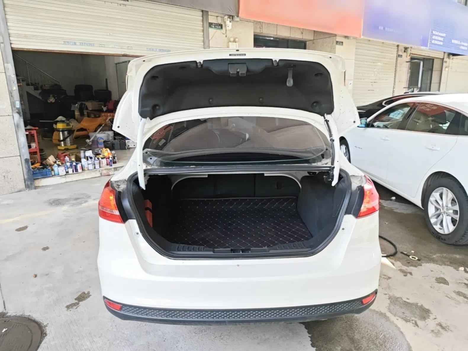Ford Focus 2017 Sedan 1.6L Automatic Comfort Plus SmartDrive Edition — миниатюра 22