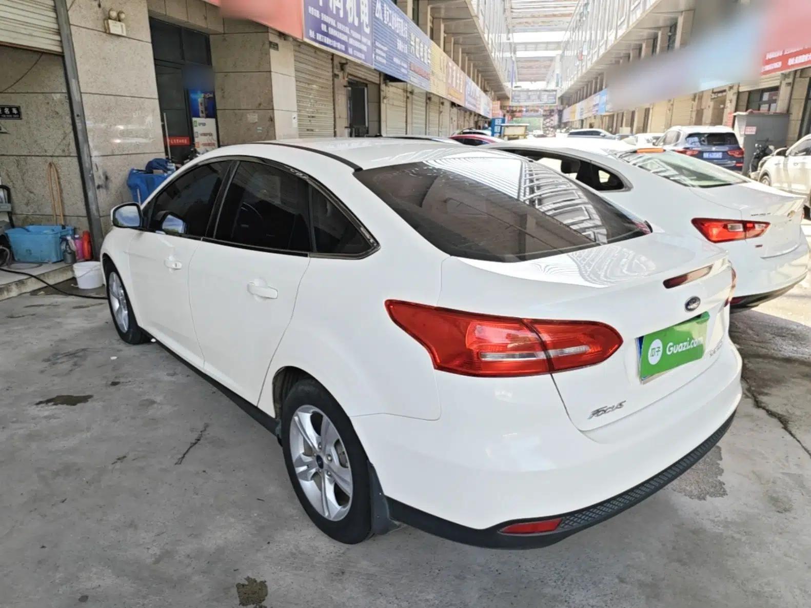 Ford Focus 2017 Sedan 1.6L Automatic Comfort Plus SmartDrive Edition — миниатюра 4