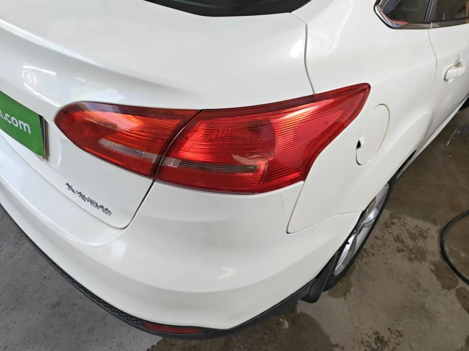 Ford Focus 2017 Sedan 1.6L Automatic Comfort Plus SmartDrive Edition — миниатюра 9