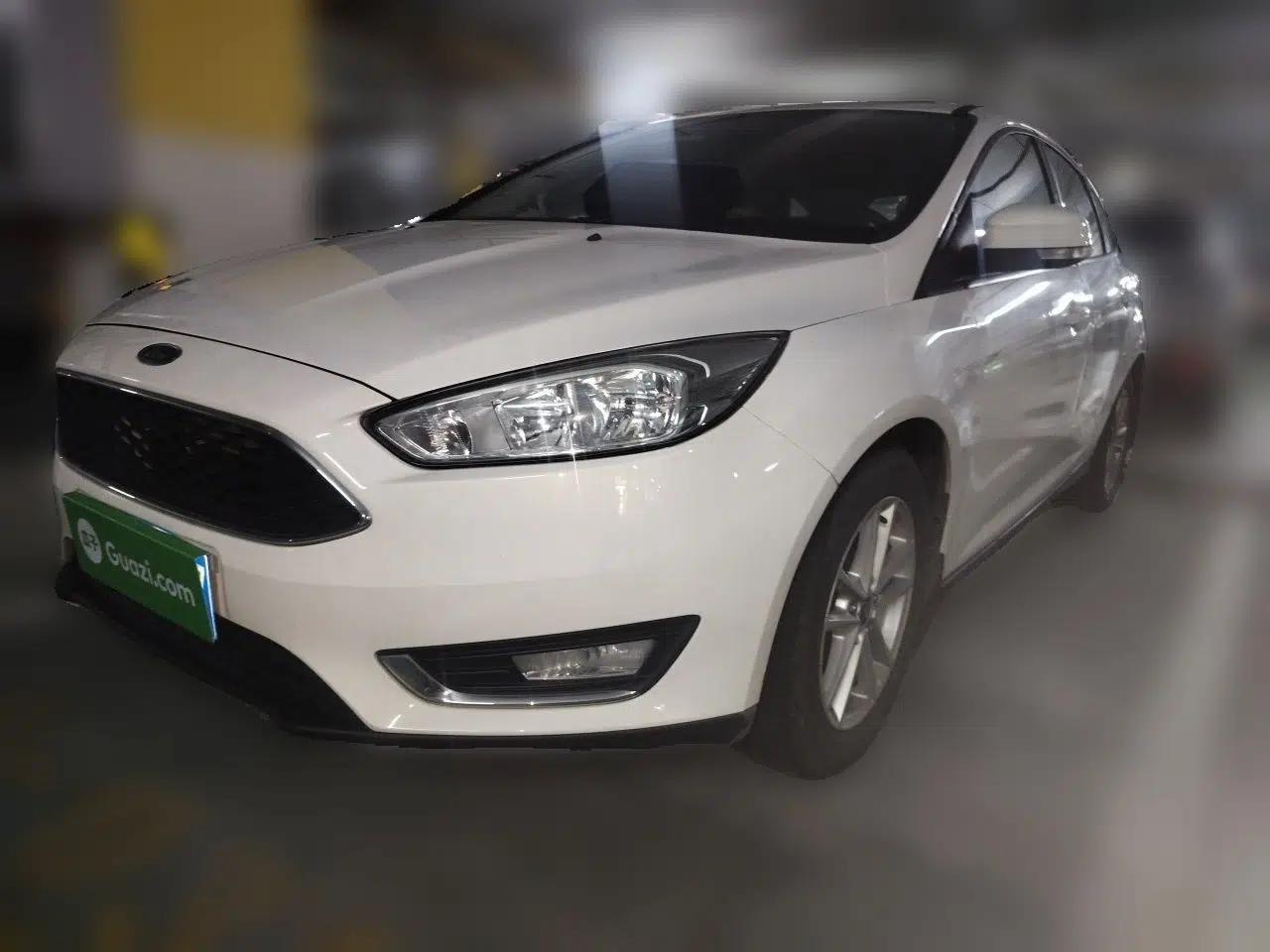 Ford Focus 2015 Hatchback 1.6L Automatic Fashion Edition — миниатюра 1