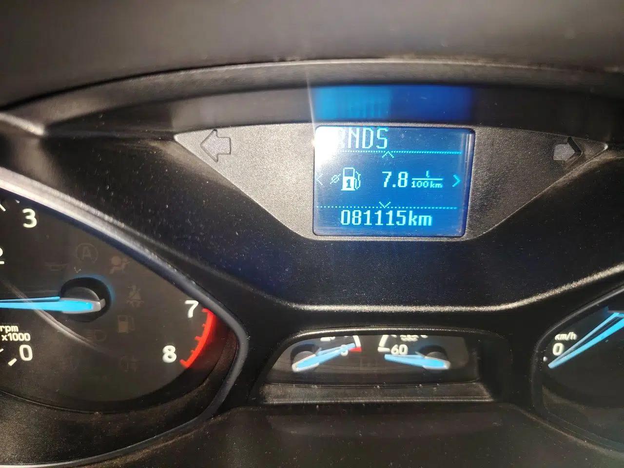 Ford Focus 2015 Hatchback 1.6L Automatic Fashion Edition — миниатюра 9