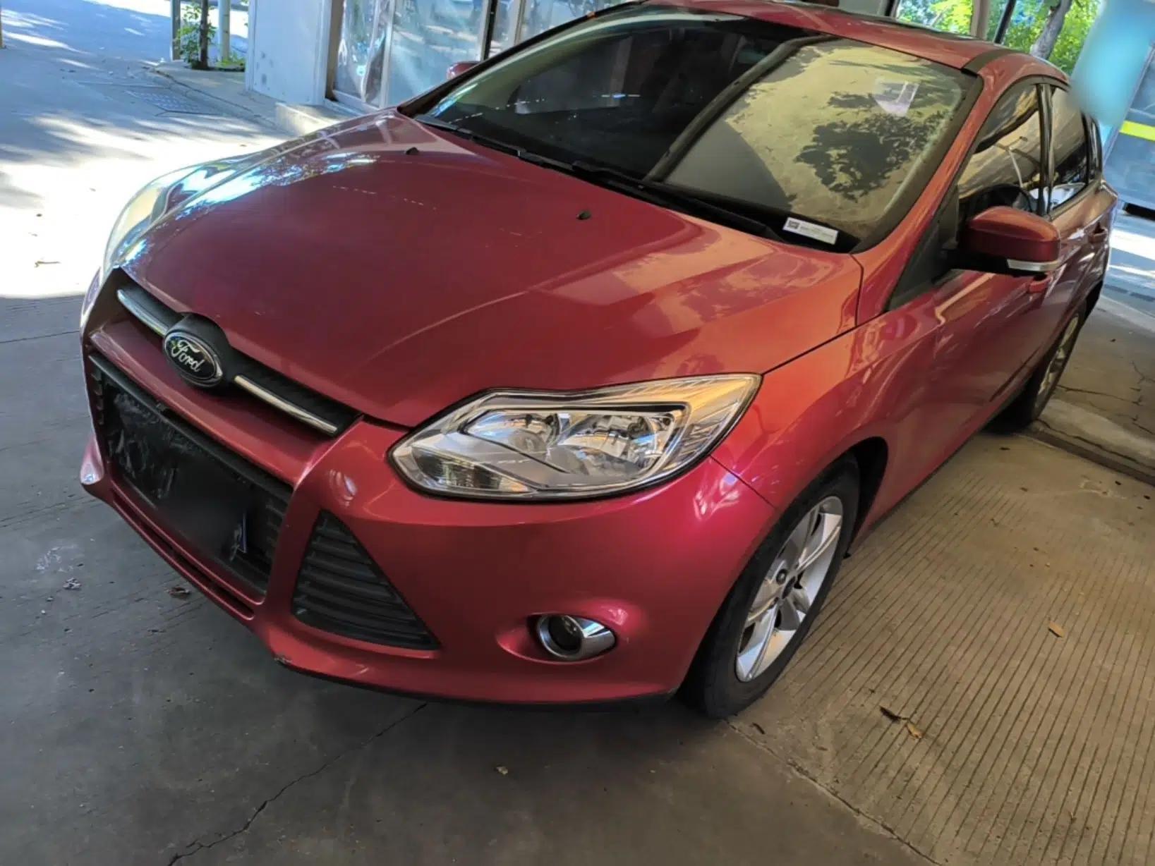 Ford Focus 2012 Hatchback 1.6L Automatic Fashion Edition — миниатюра 1