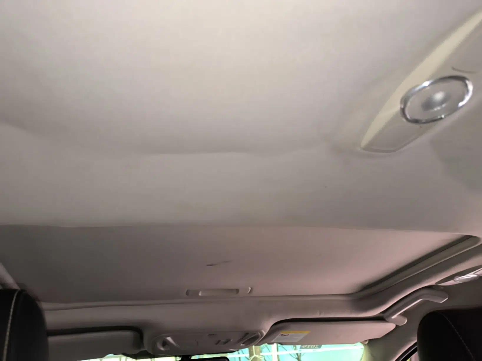 Ford Focus 2012 Hatchback 1.6L Automatic Fashion Edition — миниатюра 21