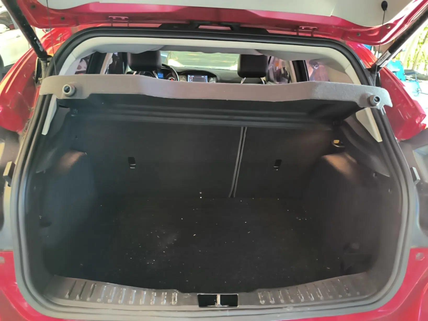Ford Focus 2012 Hatchback 1.6L Automatic Fashion Edition — миниатюра 22