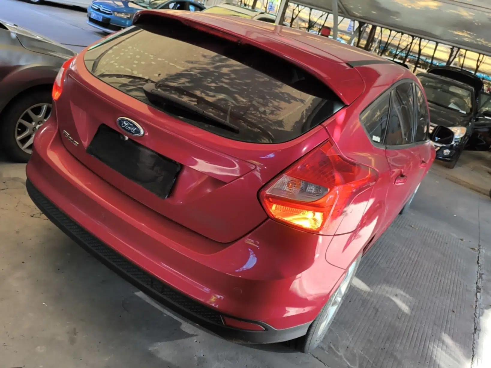 Ford Focus 2012 Hatchback 1.6L Automatic Fashion Edition — миниатюра 6