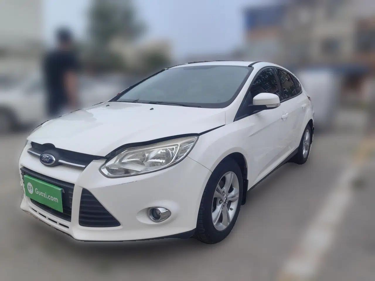 Ford Focus 2012 Hatchback 1.6L Automatic Fashion Edition — миниатюра 1
