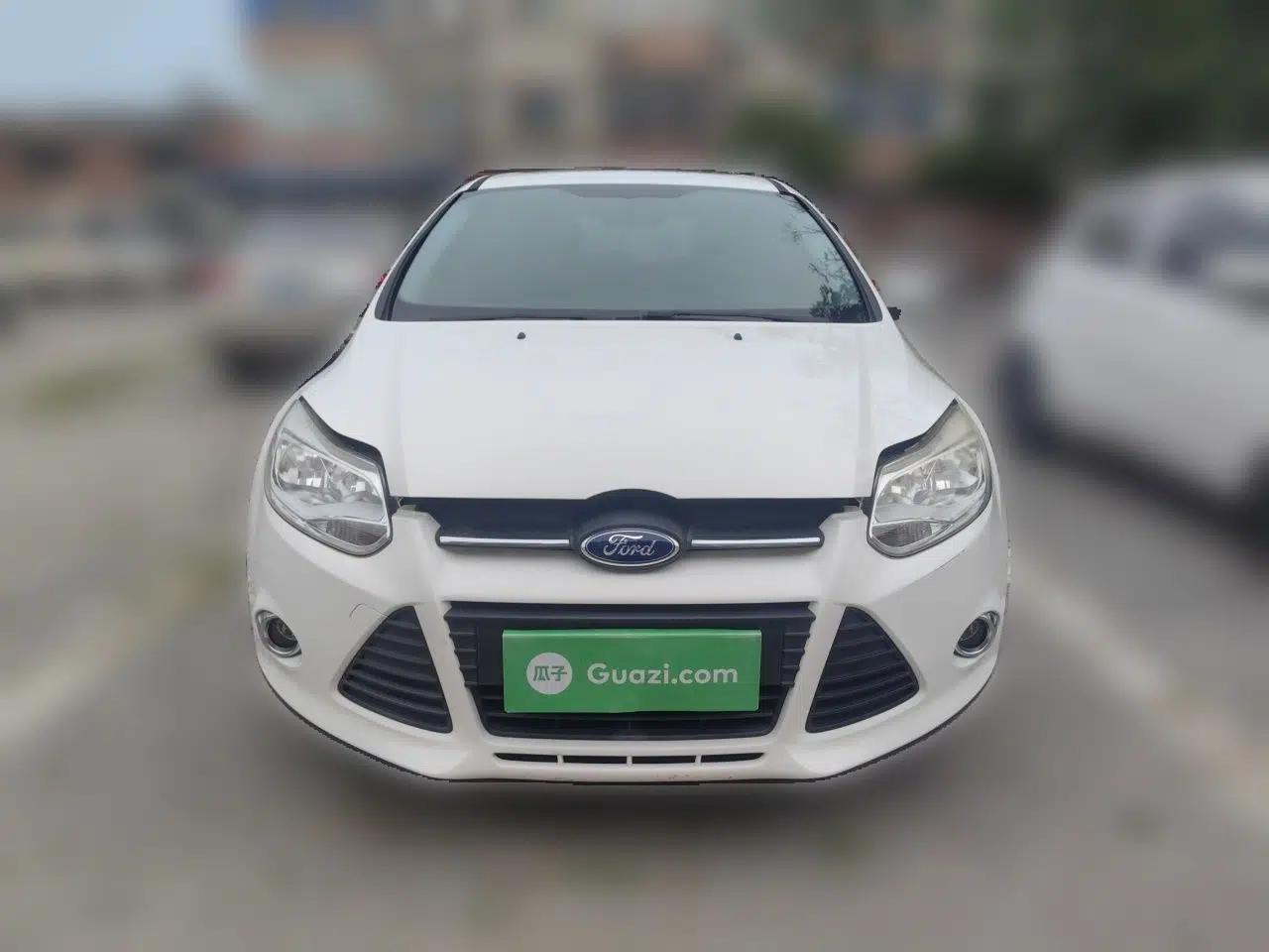 Ford Focus 2012 Hatchback 1.6L Automatic Fashion Edition — миниатюра 2
