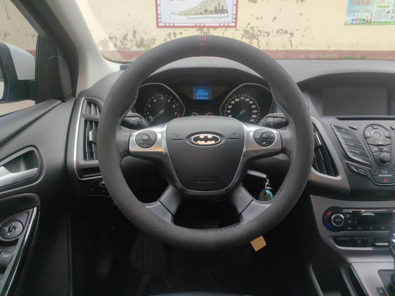 Ford Focus 2012 Hatchback 1.6L Automatic Fashion Edition — миниатюра 7