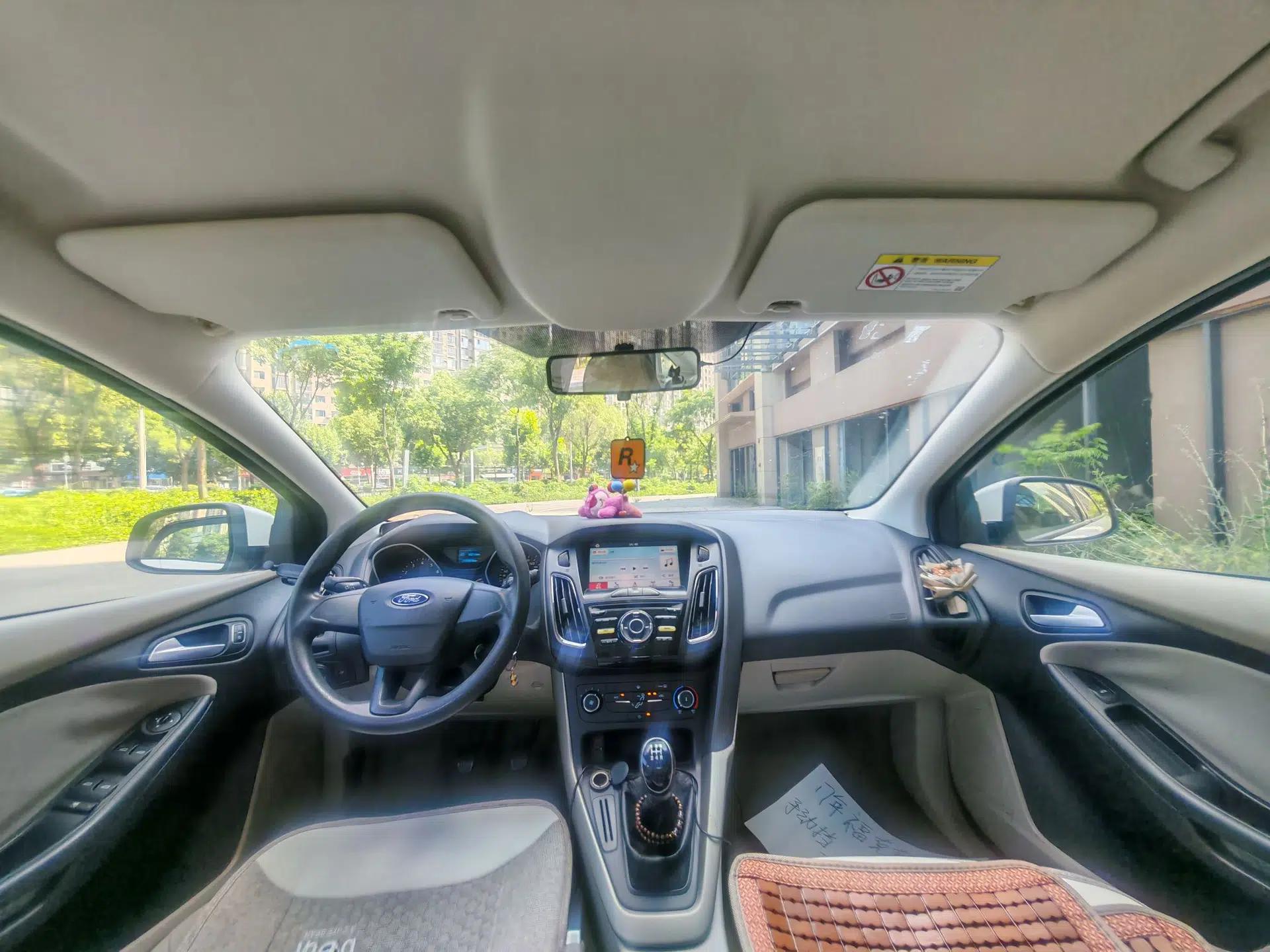 Ford Focus 2017 Sedan 1.6L Manual Comfort Plus SmartDrive Edition — миниатюра 17