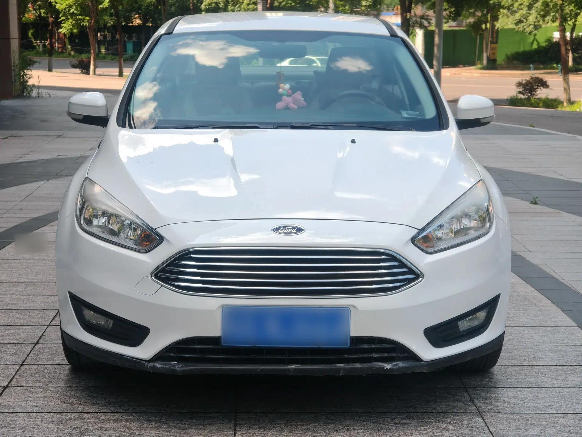 Ford Focus 2017 Sedan 1.6L Manual Comfort Plus SmartDrive Edition — миниатюра 3