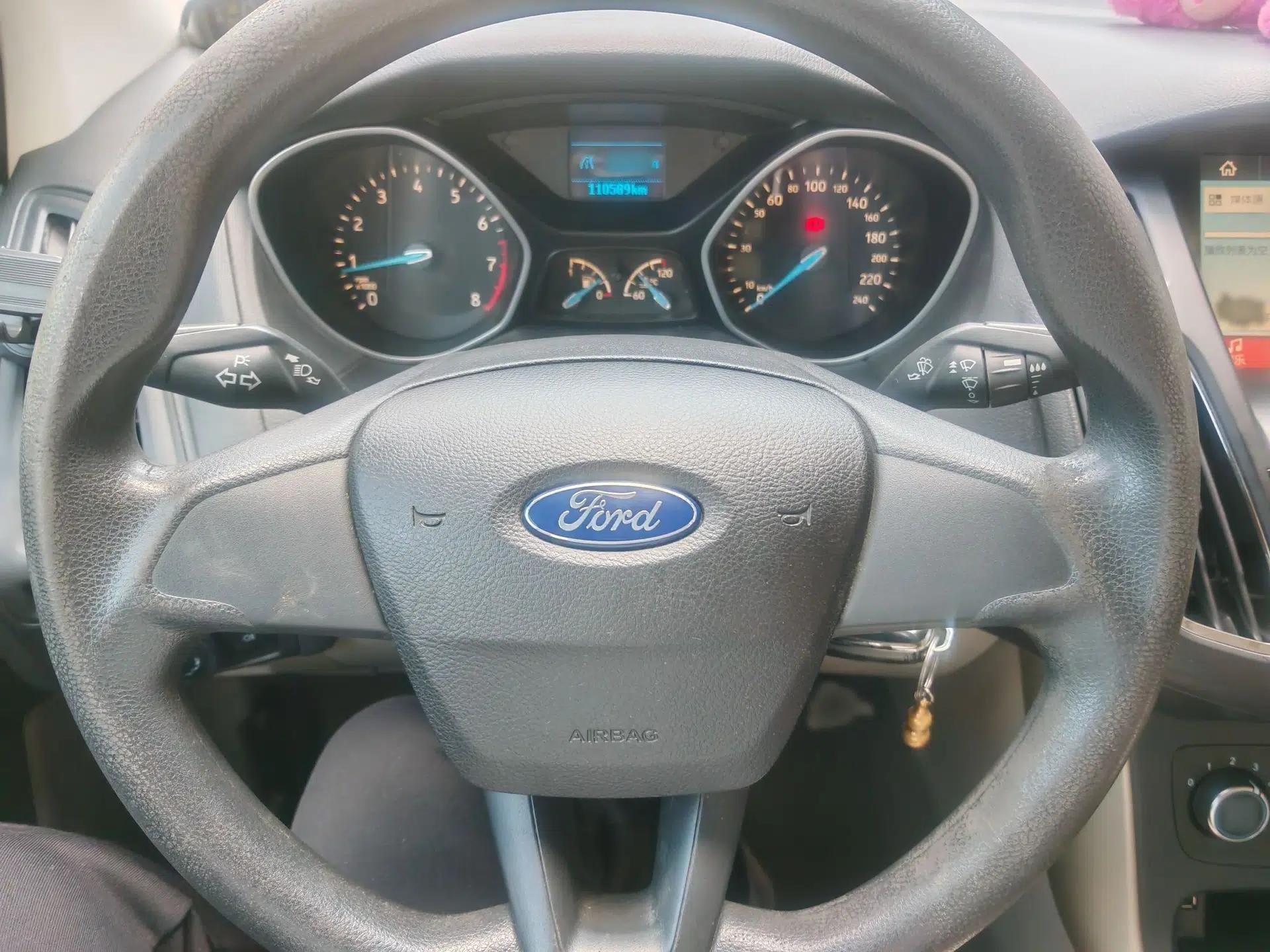 Ford Focus 2017 Sedan 1.6L Manual Comfort Plus SmartDrive Edition — миниатюра 8