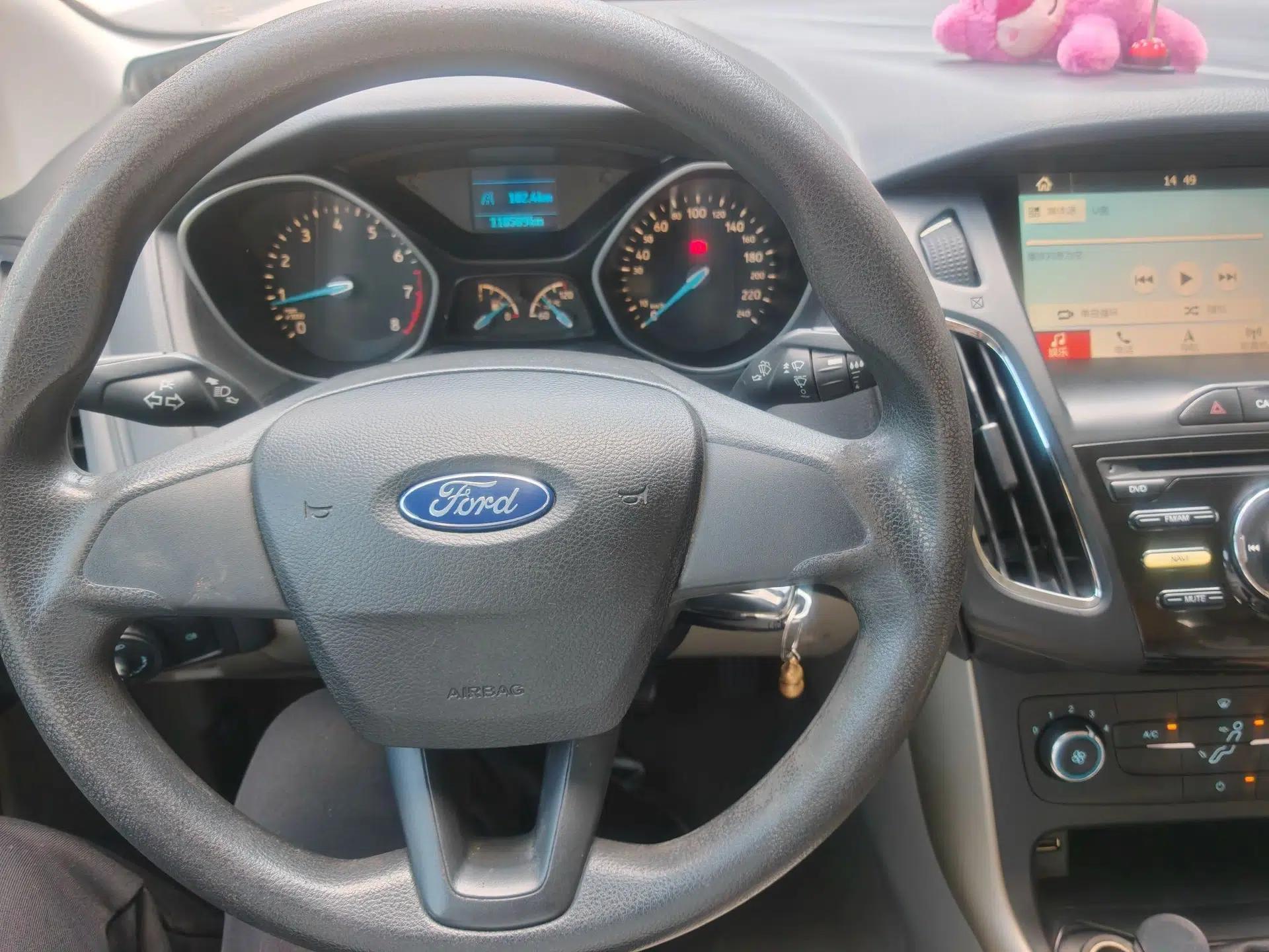 Ford Focus 2017 Sedan 1.6L Manual Comfort Plus SmartDrive Edition — миниатюра 9