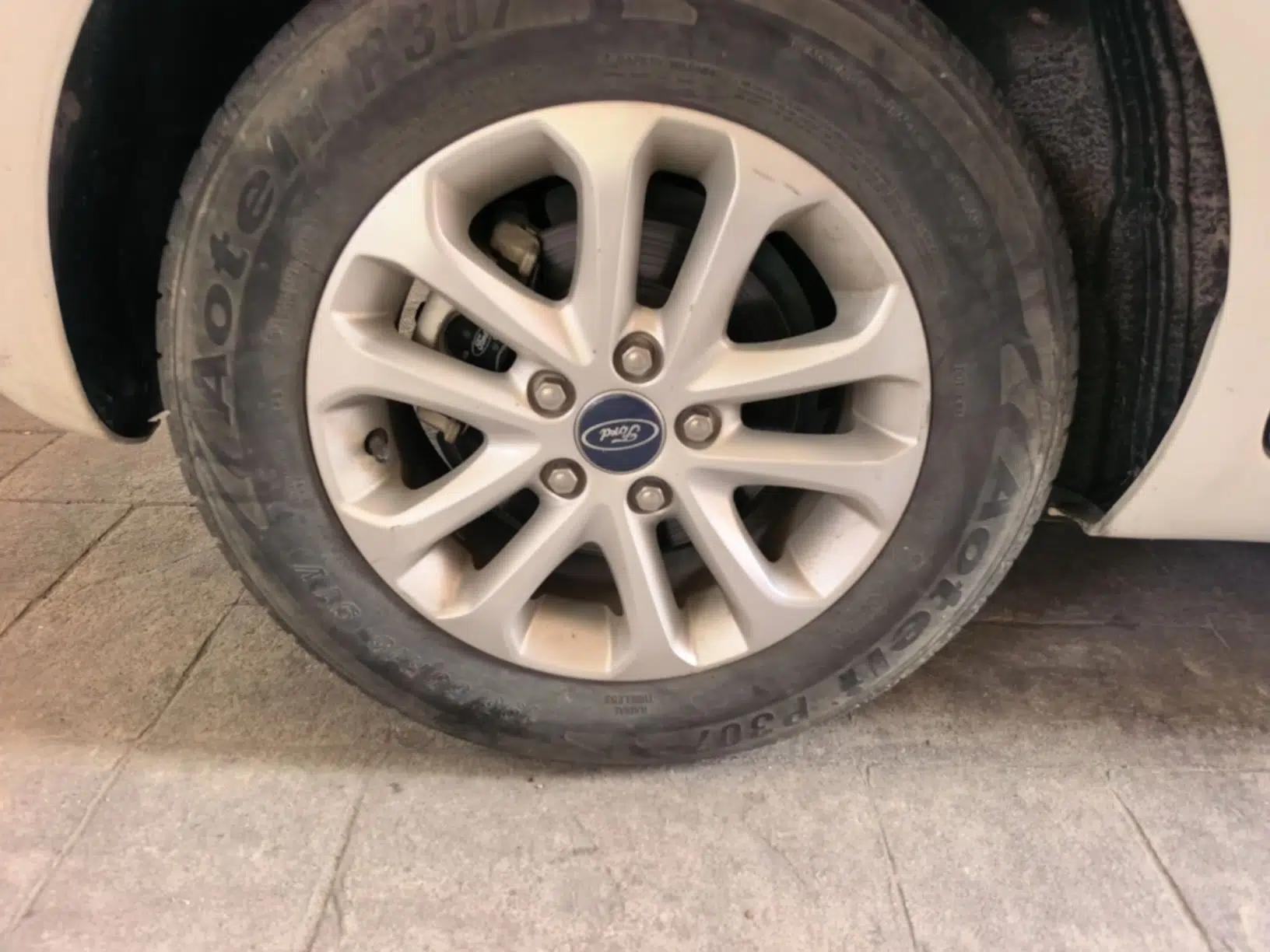 Ford Focus 2013 Hatchback Classic 1.8L Automatic Base Model — миниатюра 11