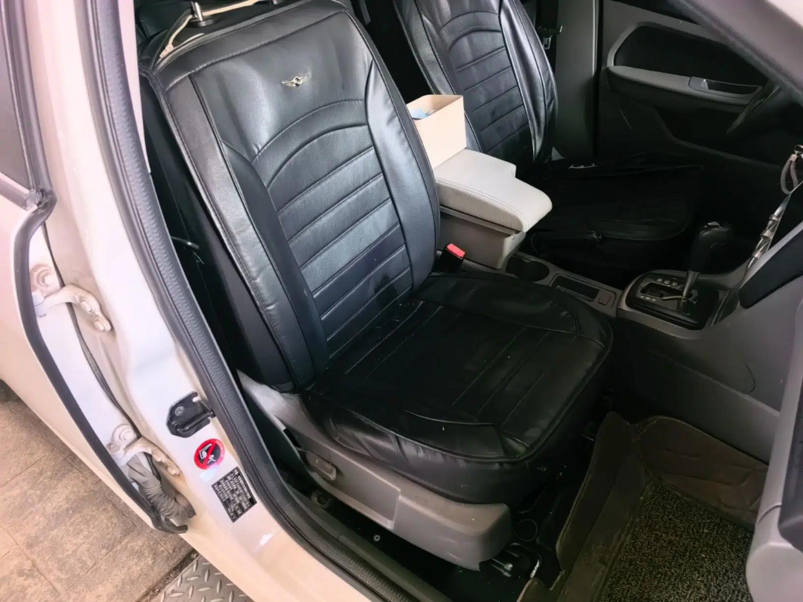 Ford Focus 2013 Hatchback Classic 1.8L Automatic Base Model — миниатюра 19