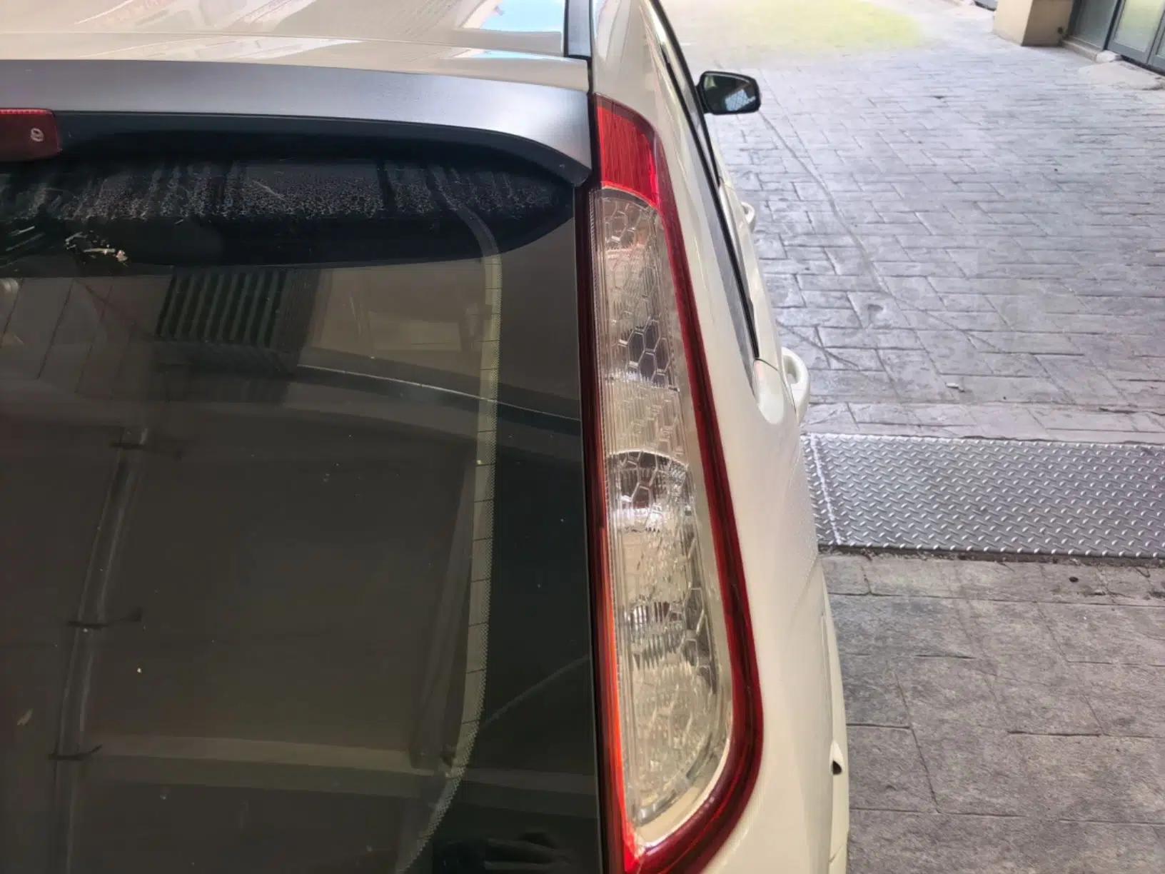 Ford Focus 2013 Hatchback Classic 1.8L Automatic Base Model — миниатюра 9