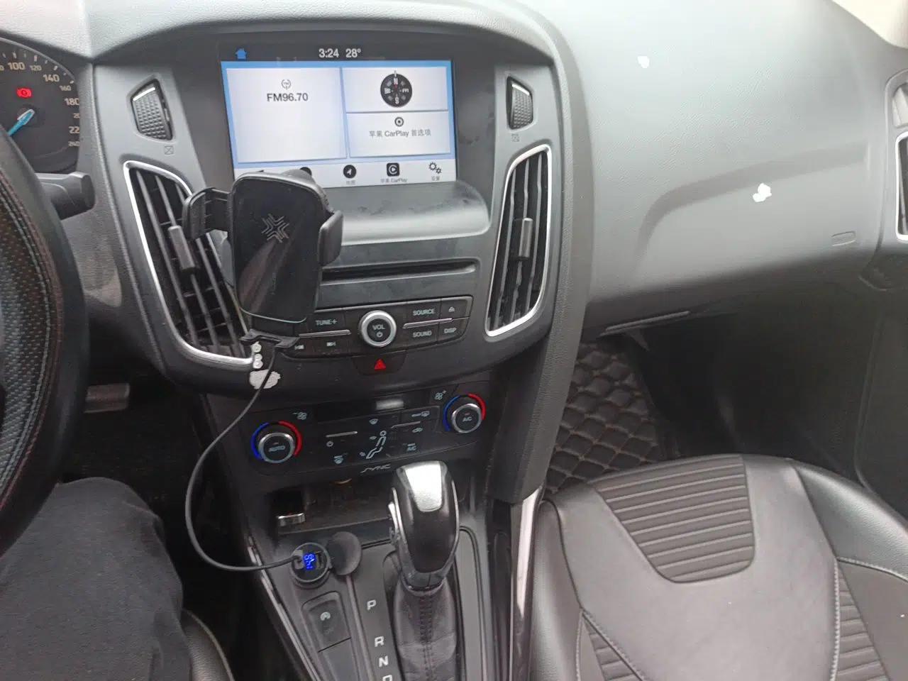 Ford Focus 2017 Sedan EcoBoost 180 Automatic Elite Model — миниатюра 13