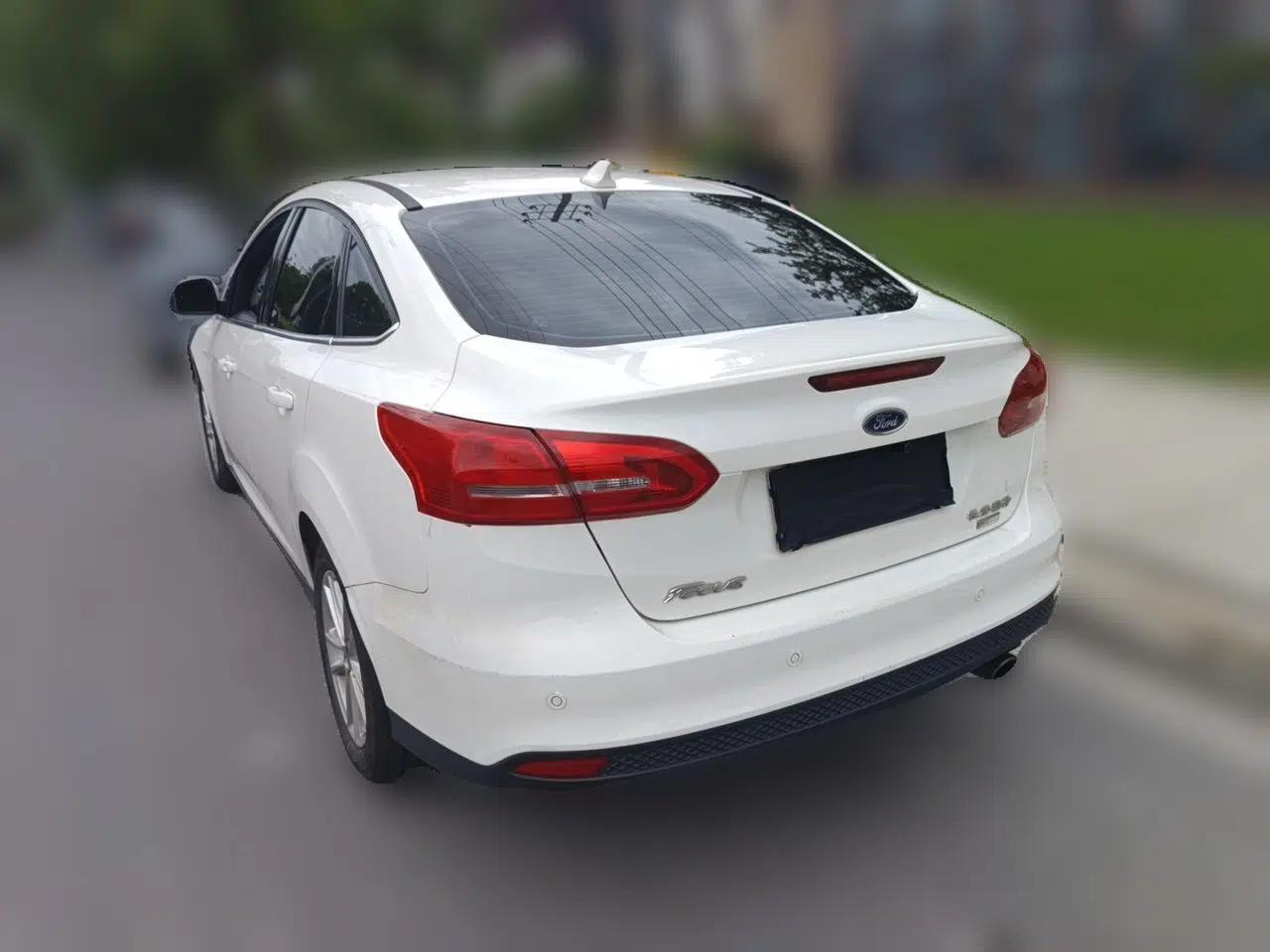 Ford Focus 2017 Sedan EcoBoost 180 Automatic Elite Model — миниатюра 4