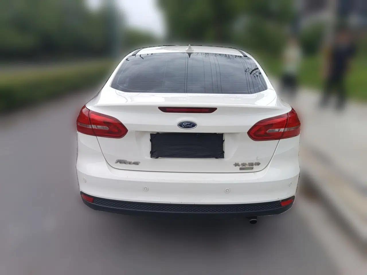 Ford Focus 2017 Sedan EcoBoost 180 Automatic Elite Model — миниатюра 5