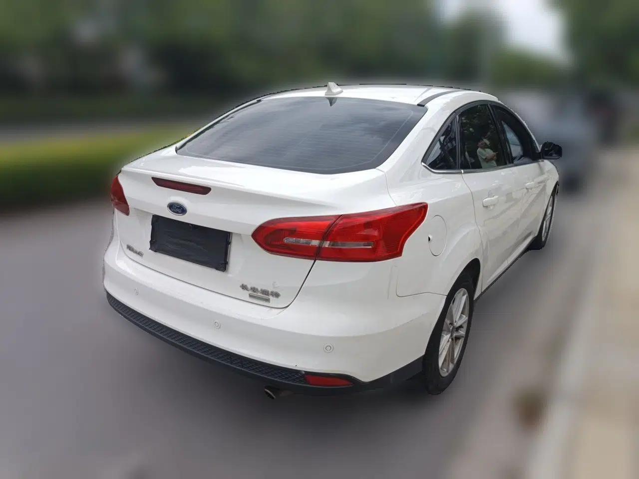 Ford Focus 2017 Sedan EcoBoost 180 Automatic Elite Model — миниатюра 6