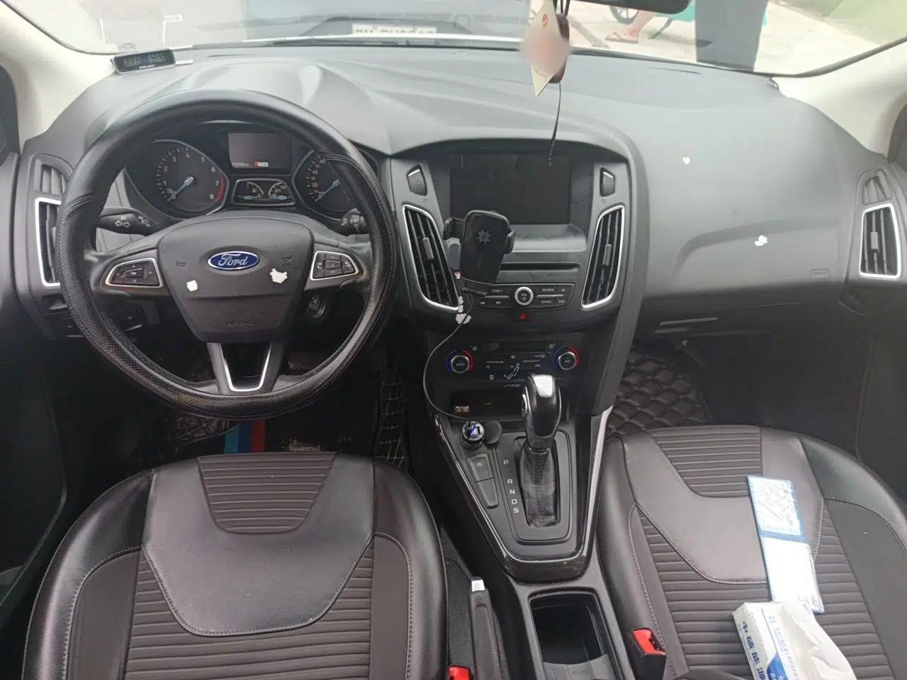 Ford Focus 2017 Sedan EcoBoost 180 Automatic Elite Model — миниатюра 9