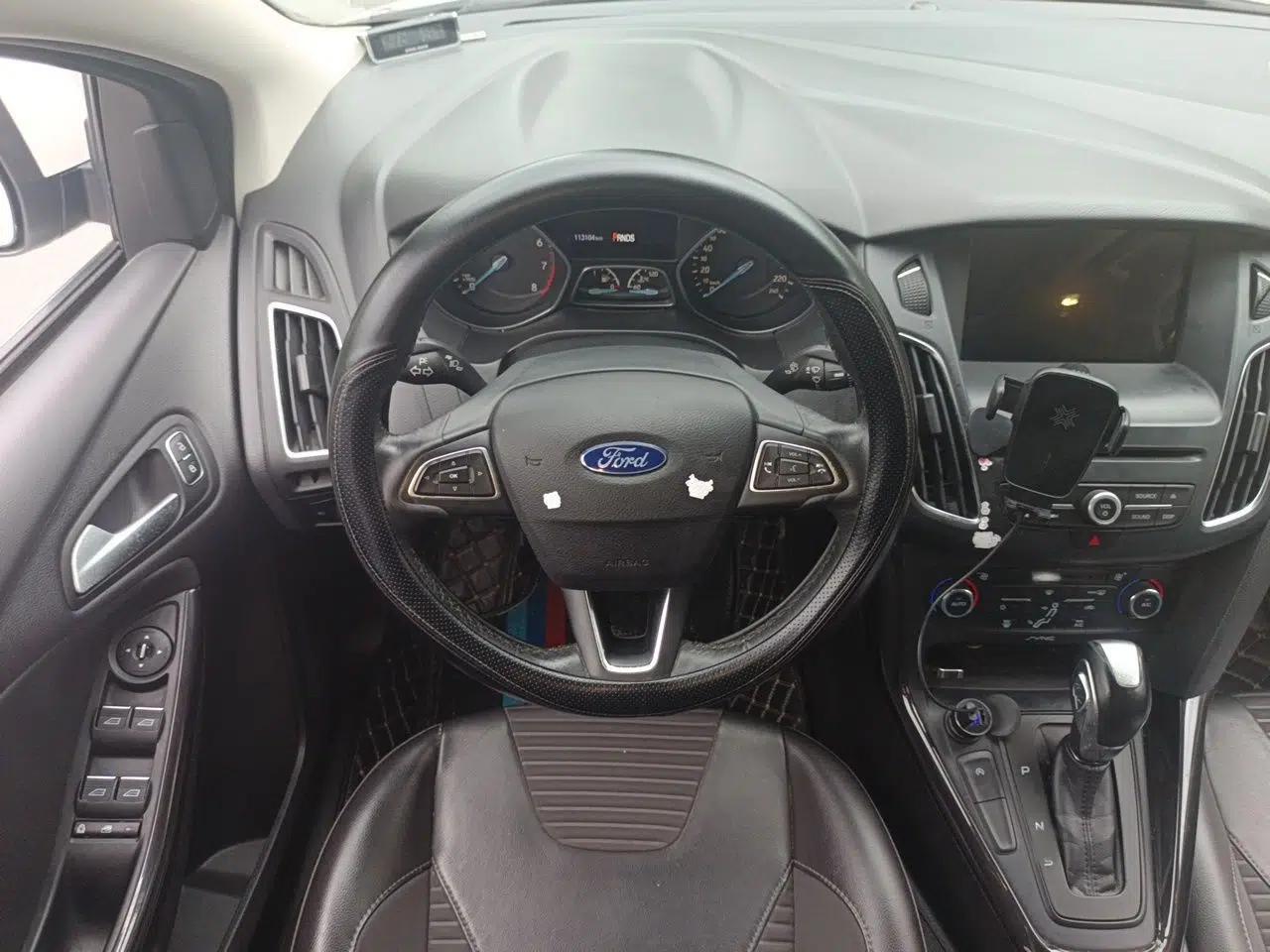 Ford Focus 2017 Sedan EcoBoost 180 Automatic Elite Model — миниатюра 10