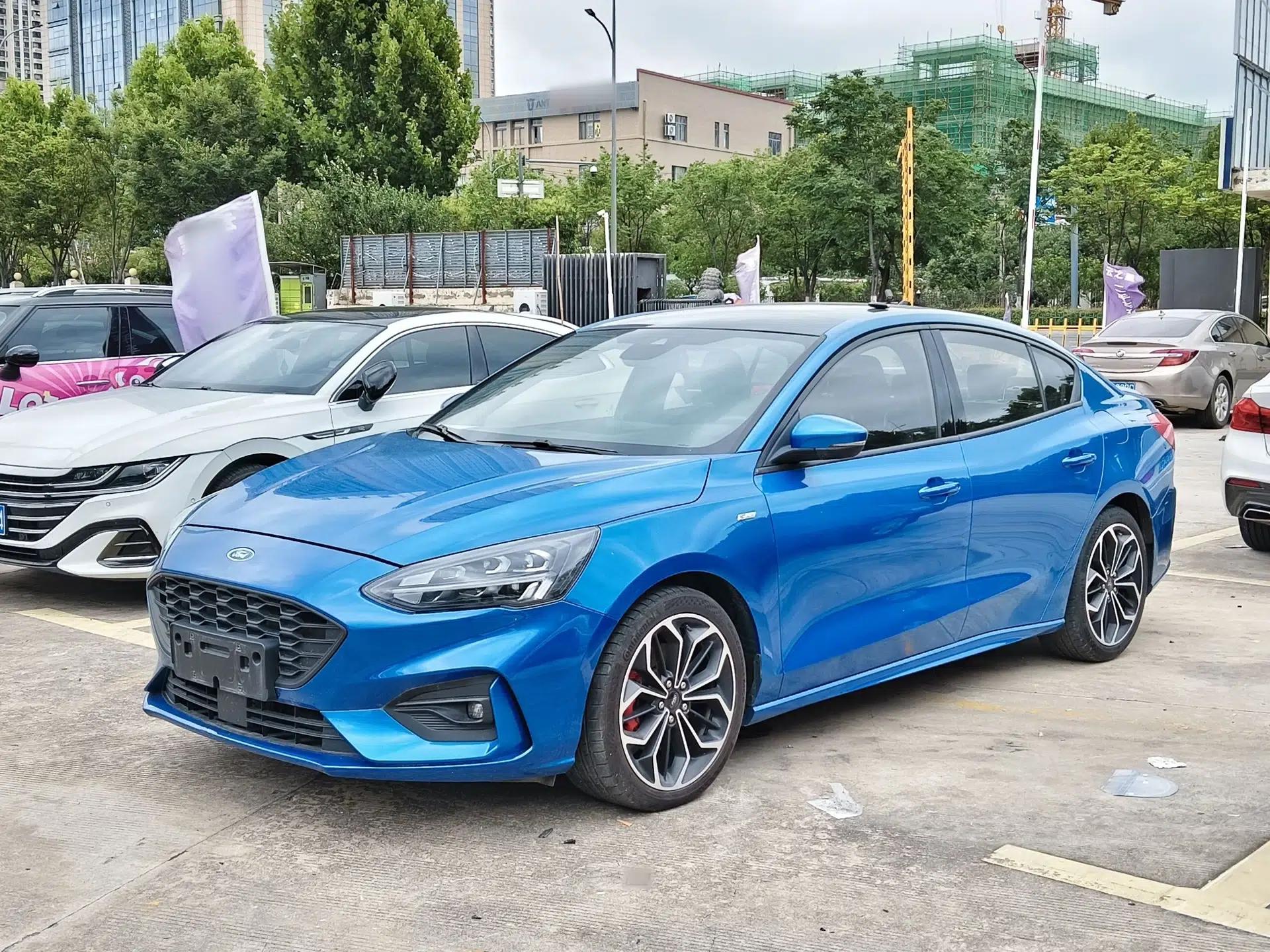Ford Focus 2021 Sedan EcoBoost 180 Automatic ST Line — миниатюра 1