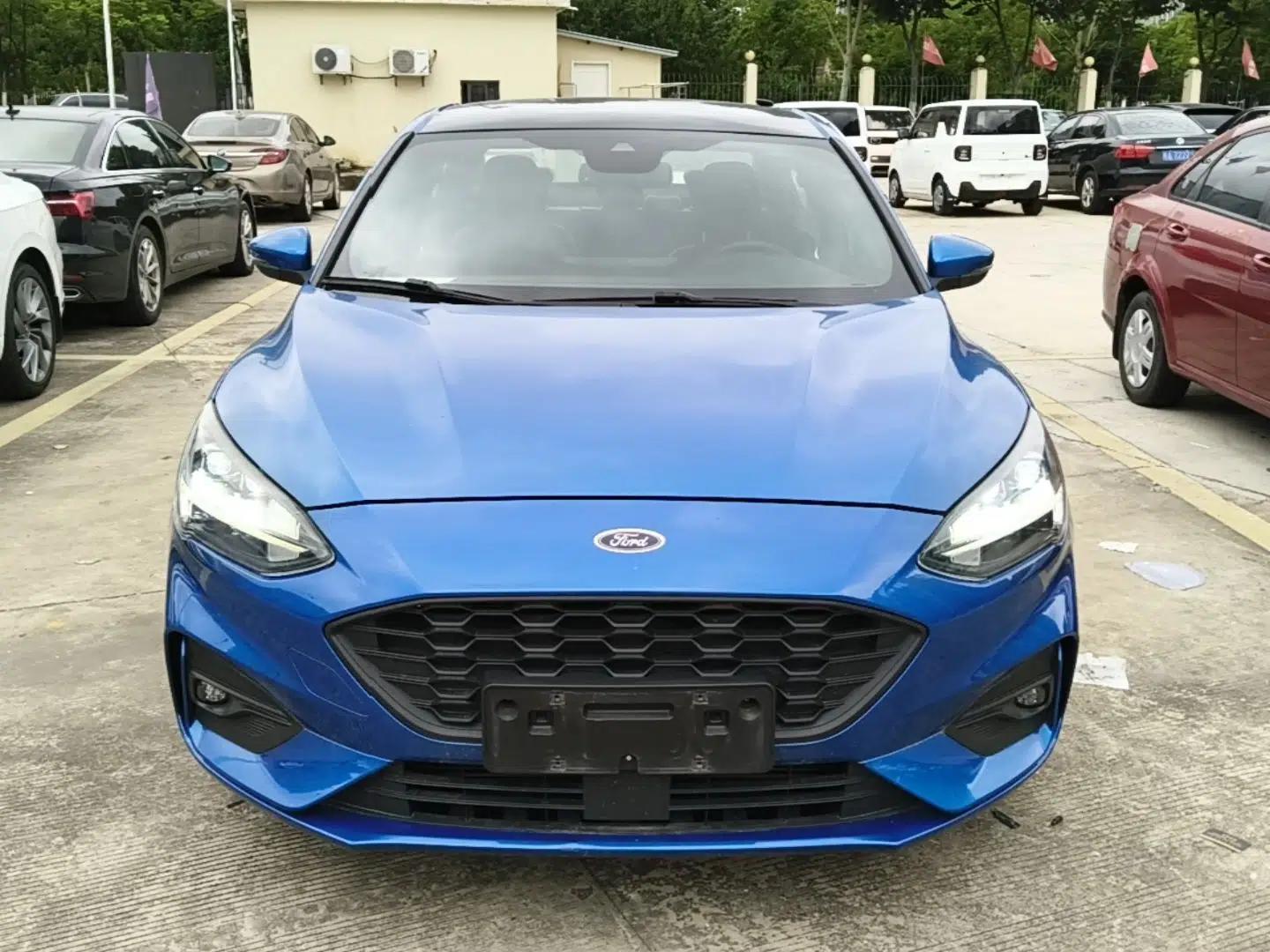 Ford Focus 2021 Sedan EcoBoost 180 Automatic ST Line — миниатюра 2