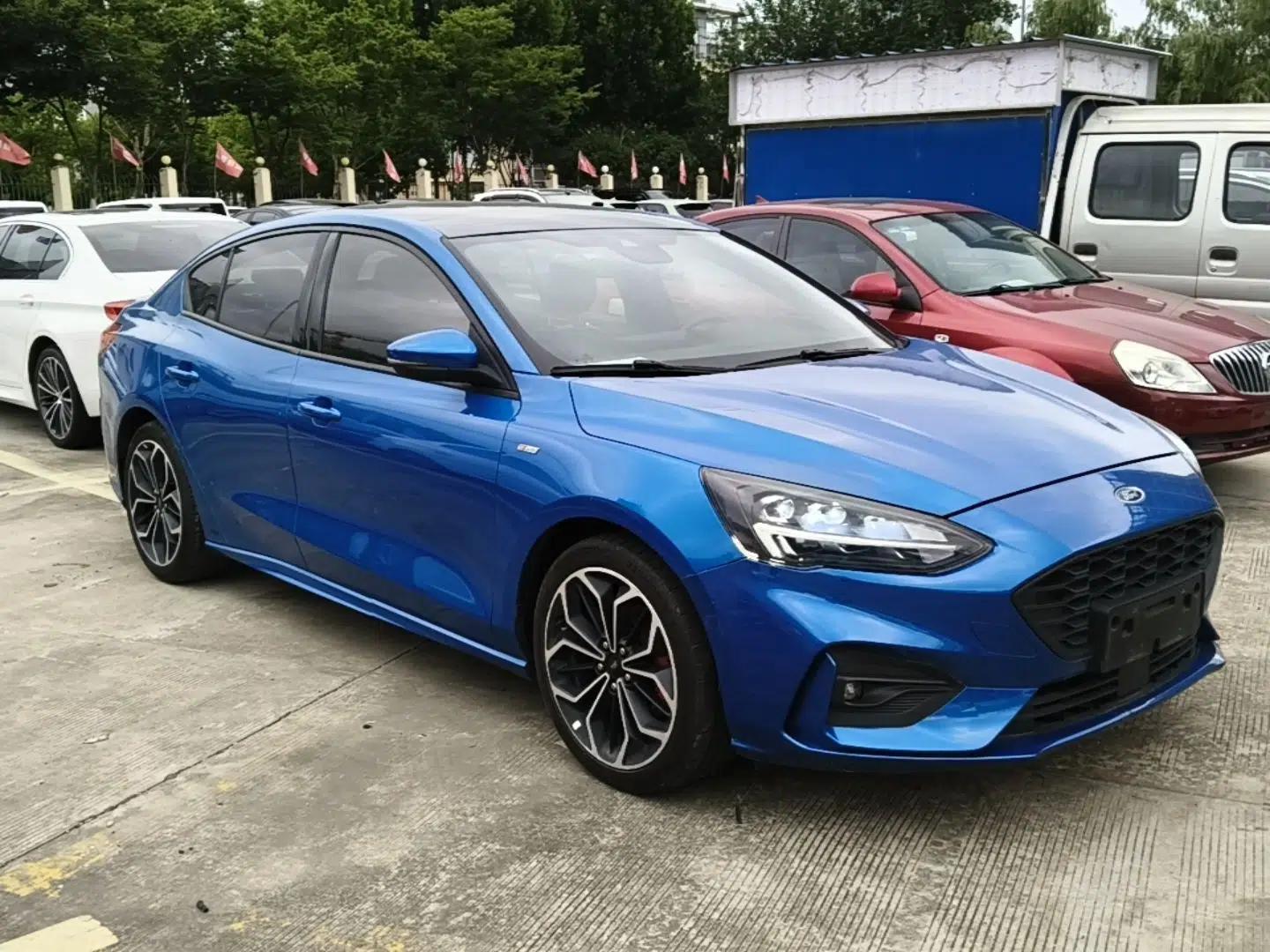Ford Focus 2021 Sedan EcoBoost 180 Automatic ST Line — миниатюра 3