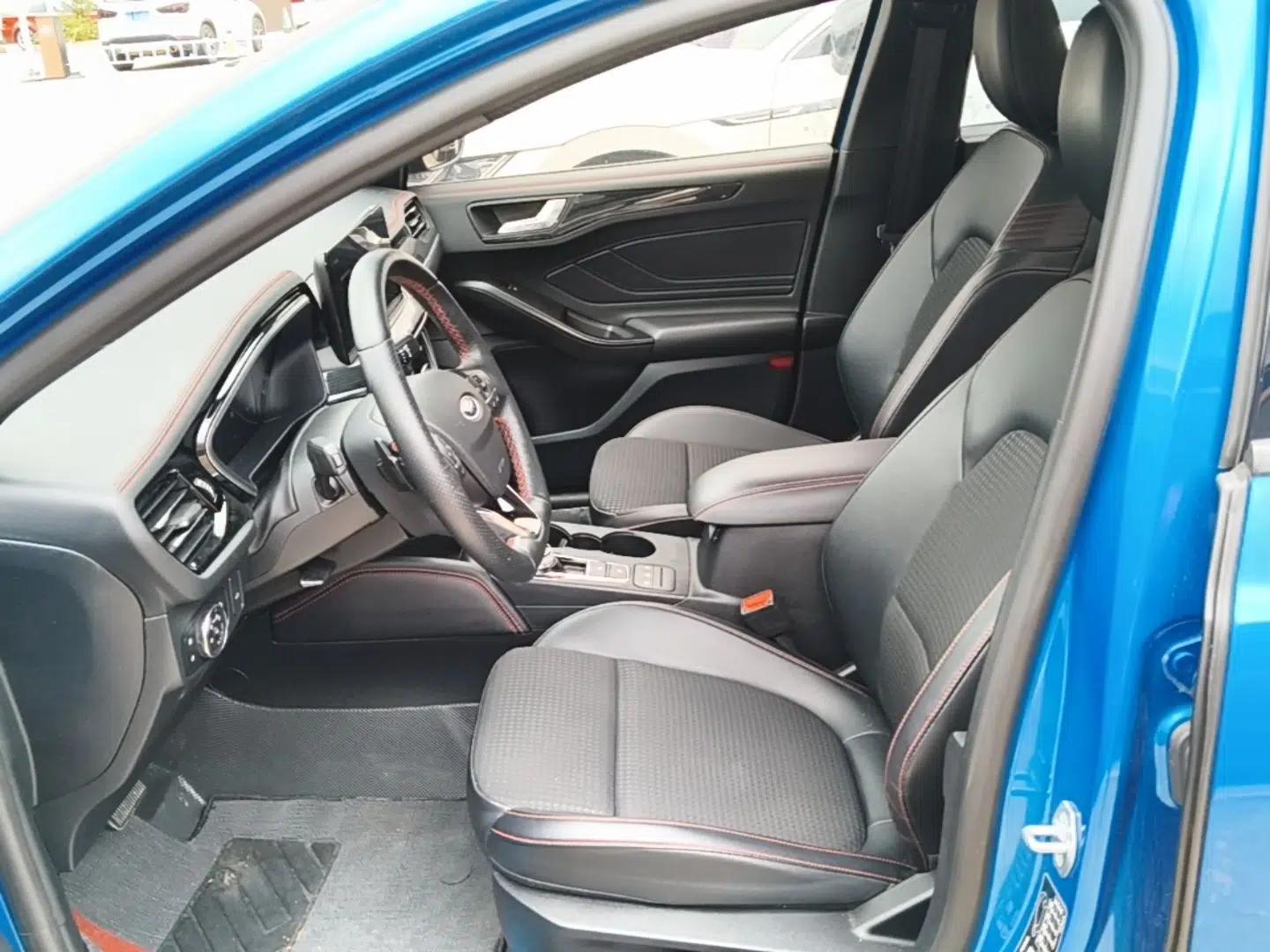 Ford Focus 2021 Sedan EcoBoost 180 Automatic ST Line — миниатюра 22