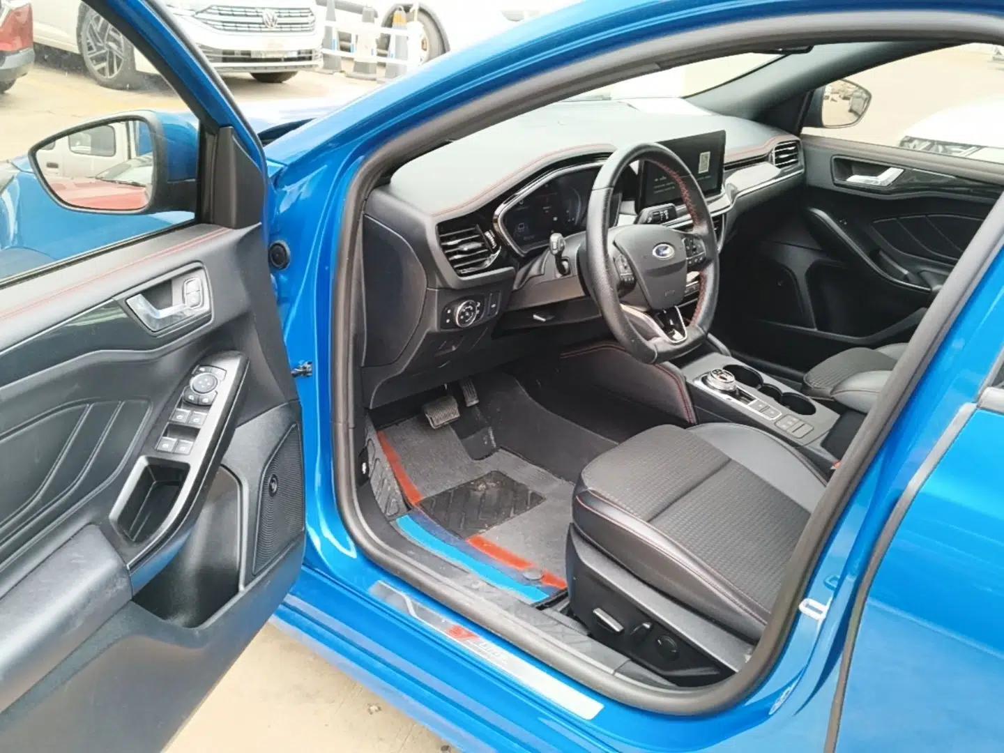 Ford Focus 2021 Sedan EcoBoost 180 Automatic ST Line — миниатюра 23