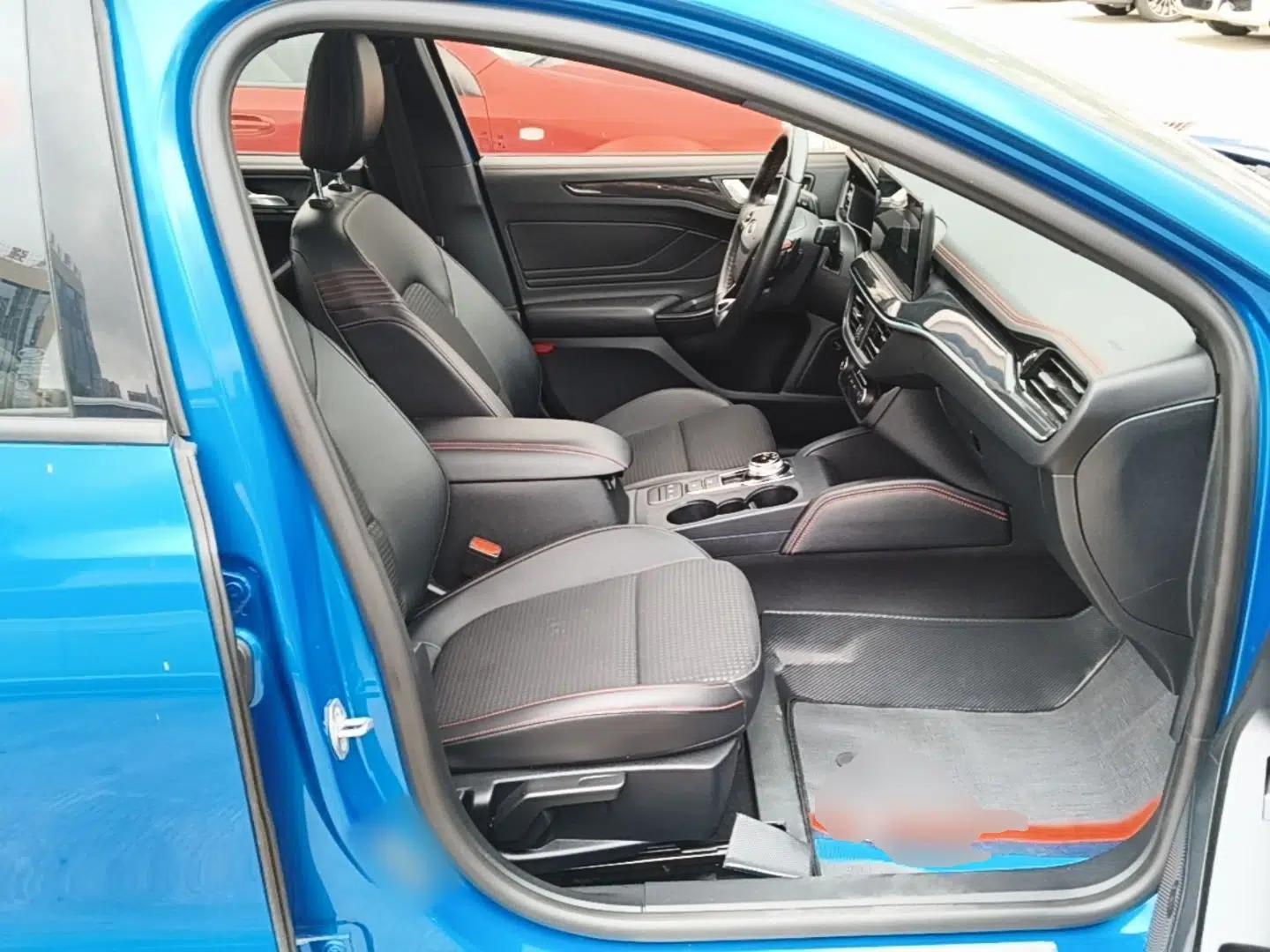 Ford Focus 2021 Sedan EcoBoost 180 Automatic ST Line — миниатюра 24