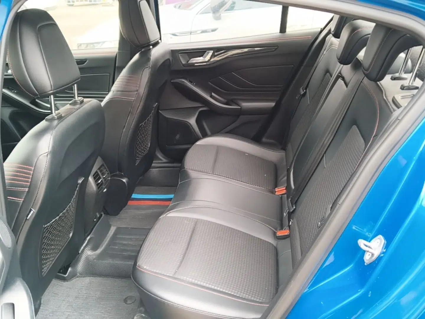 Ford Focus 2021 Sedan EcoBoost 180 Automatic ST Line — миниатюра 25