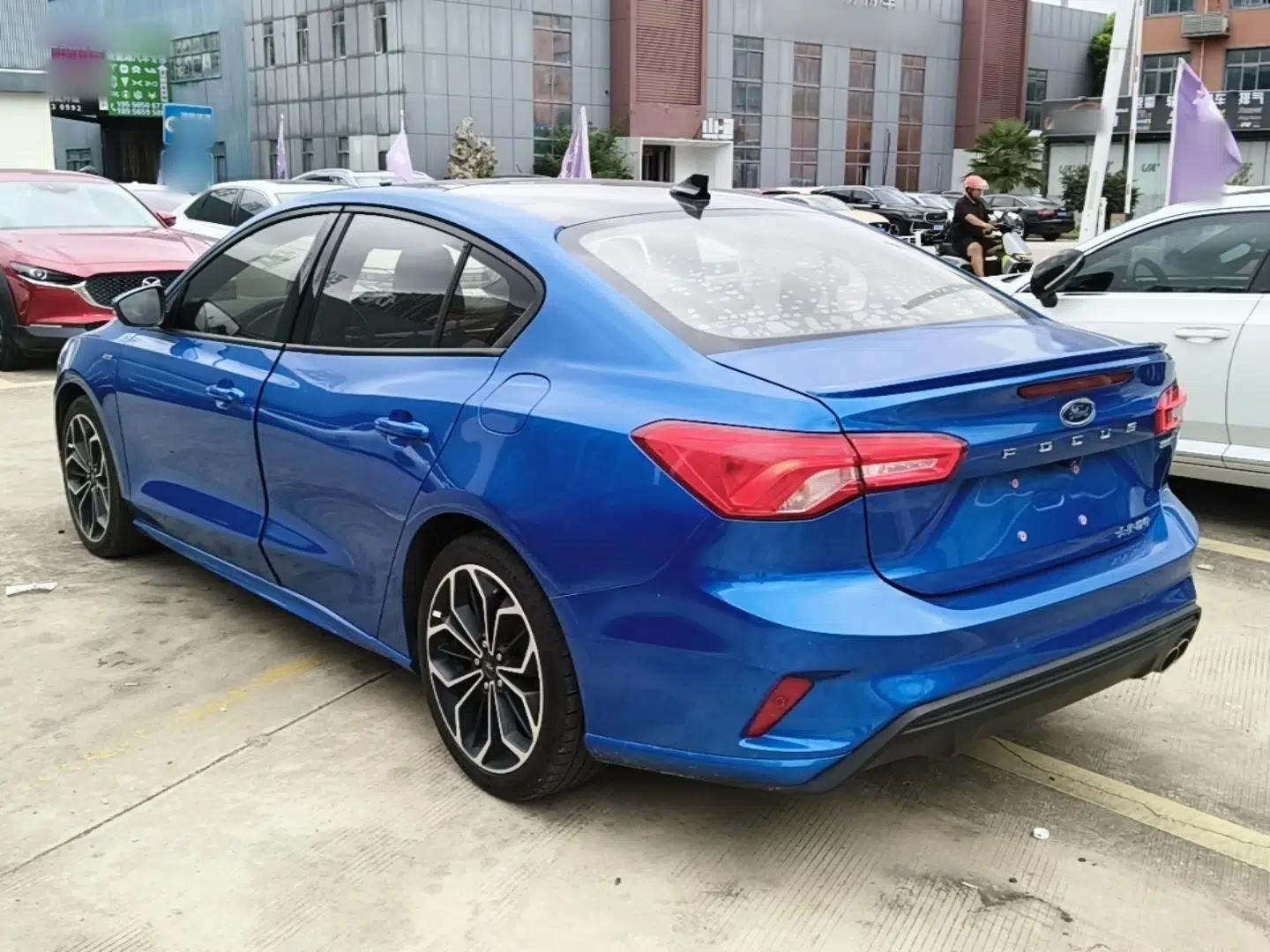 Ford Focus 2021 Sedan EcoBoost 180 Automatic ST Line — миниатюра 4
