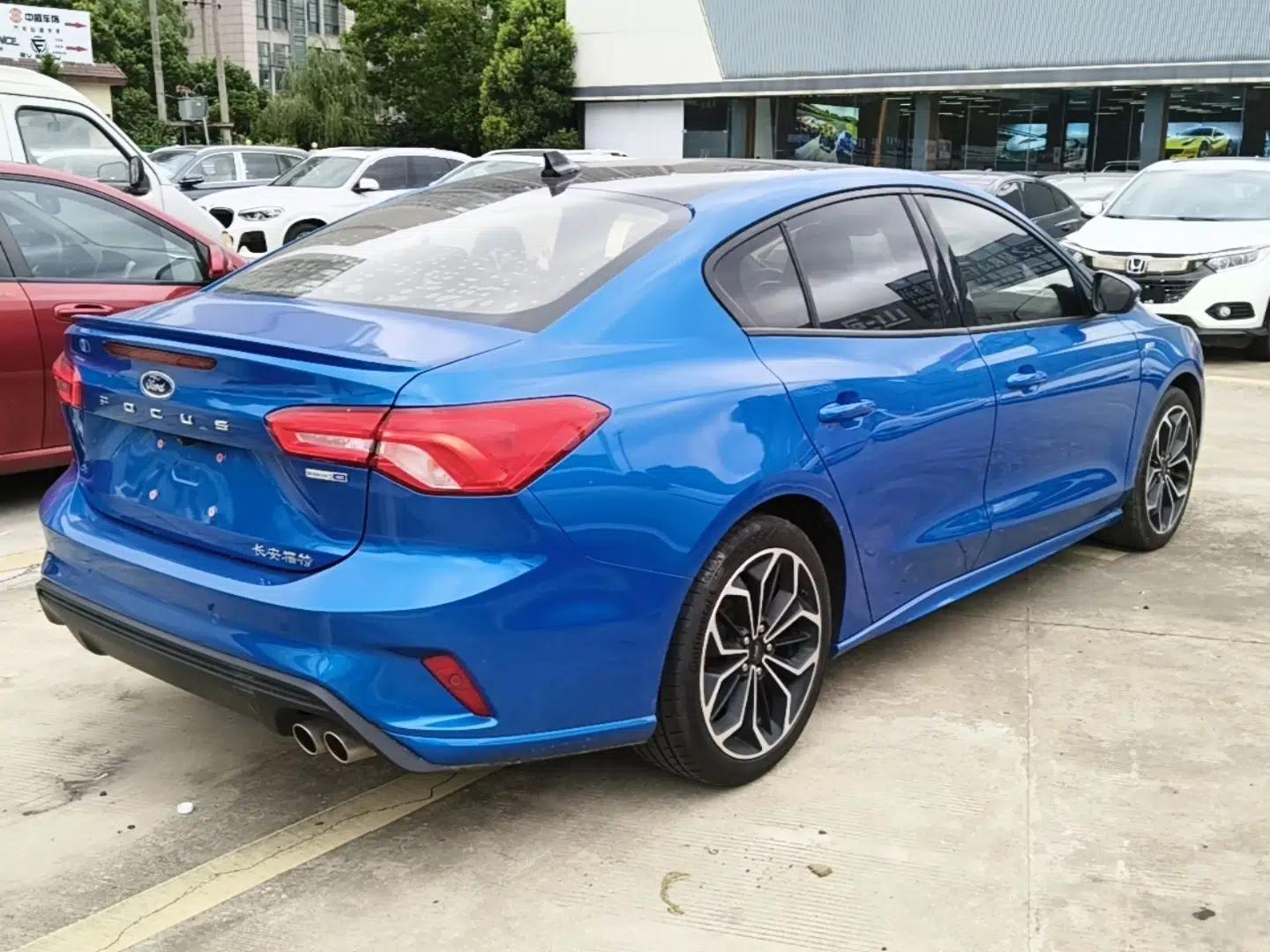 Ford Focus 2021 Sedan EcoBoost 180 Automatic ST Line — миниатюра 6