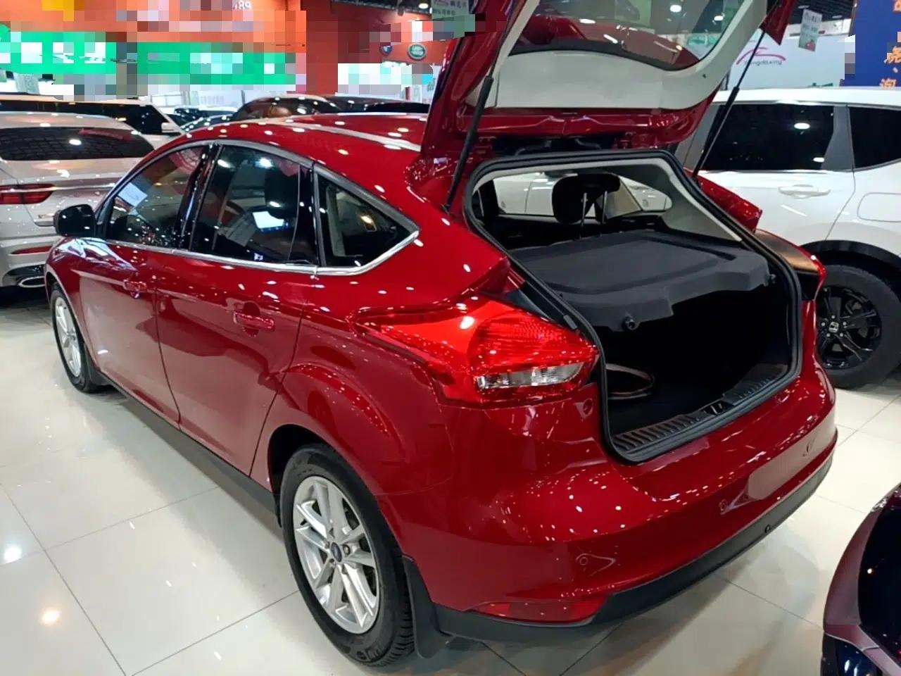 Ford Focus 2017 Hatchback EcoBoost 180 Automatic Elite Model — миниатюра 4