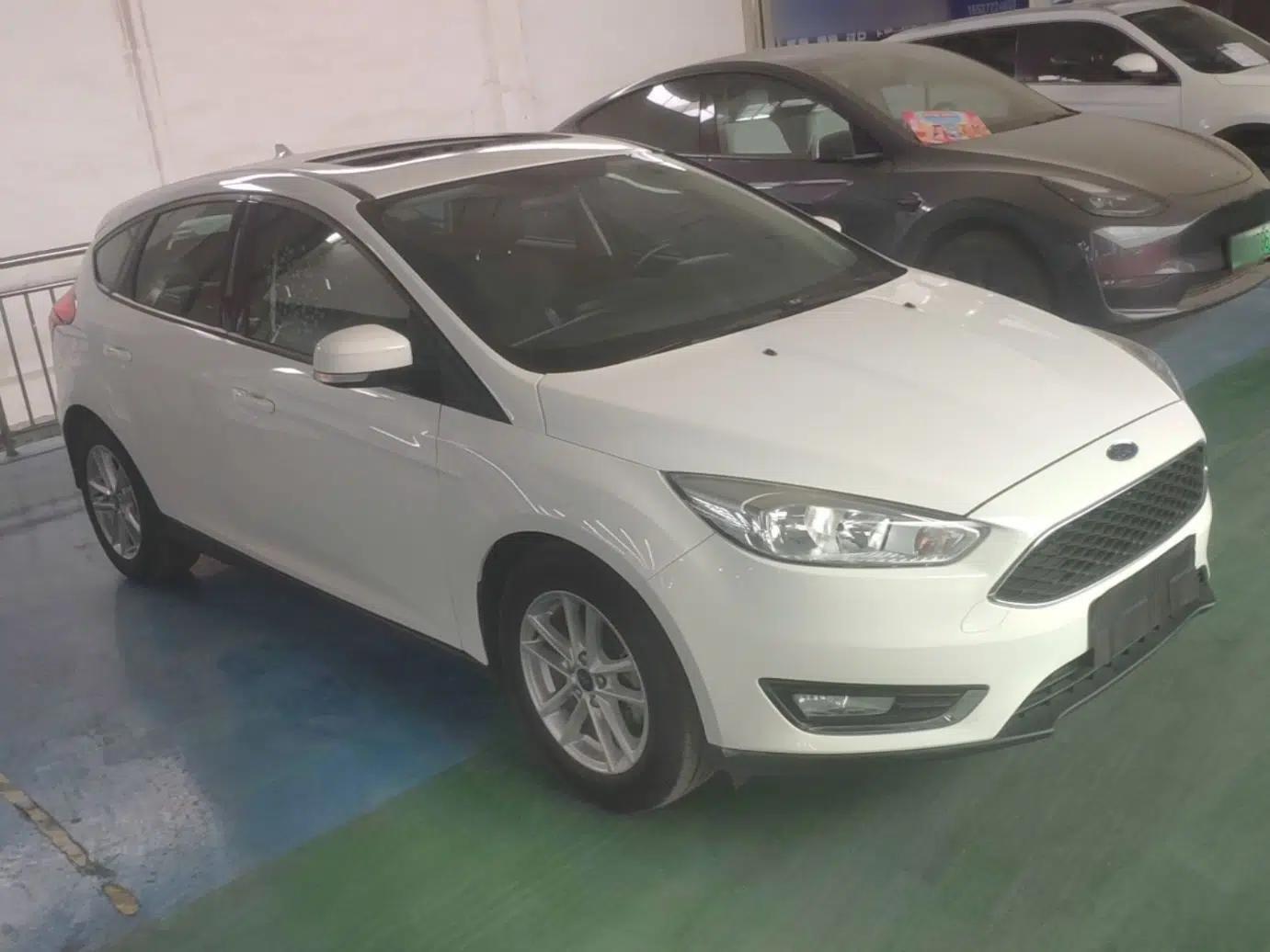 Ford Focus 2017 Hatchback 1.6L Automatic Fashion Edition Smart Drive Version — миниатюра 3