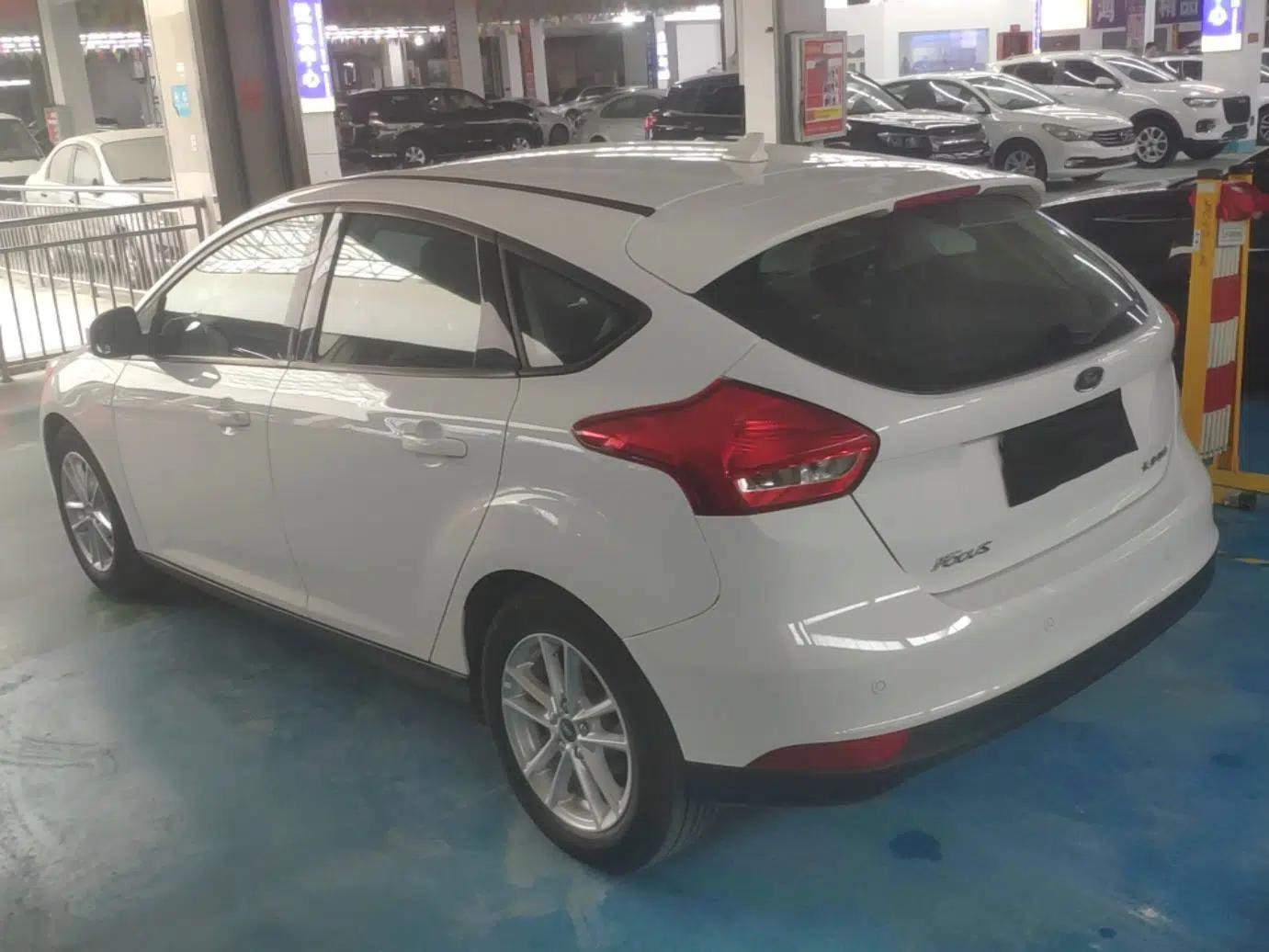 Ford Focus 2017 Hatchback 1.6L Automatic Fashion Edition Smart Drive Version — миниатюра 4