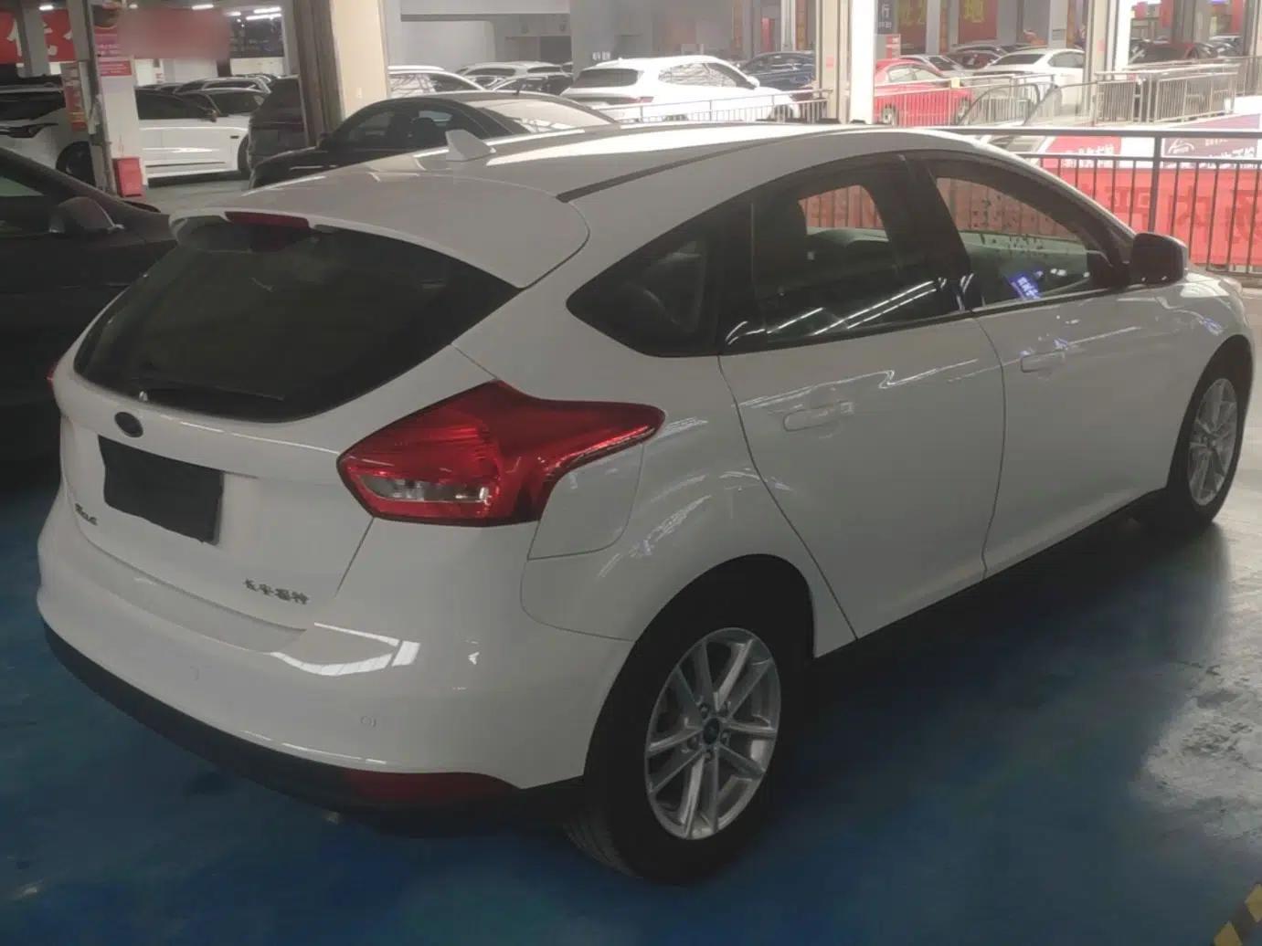 Ford Focus 2017 Hatchback 1.6L Automatic Fashion Edition Smart Drive Version — миниатюра 6