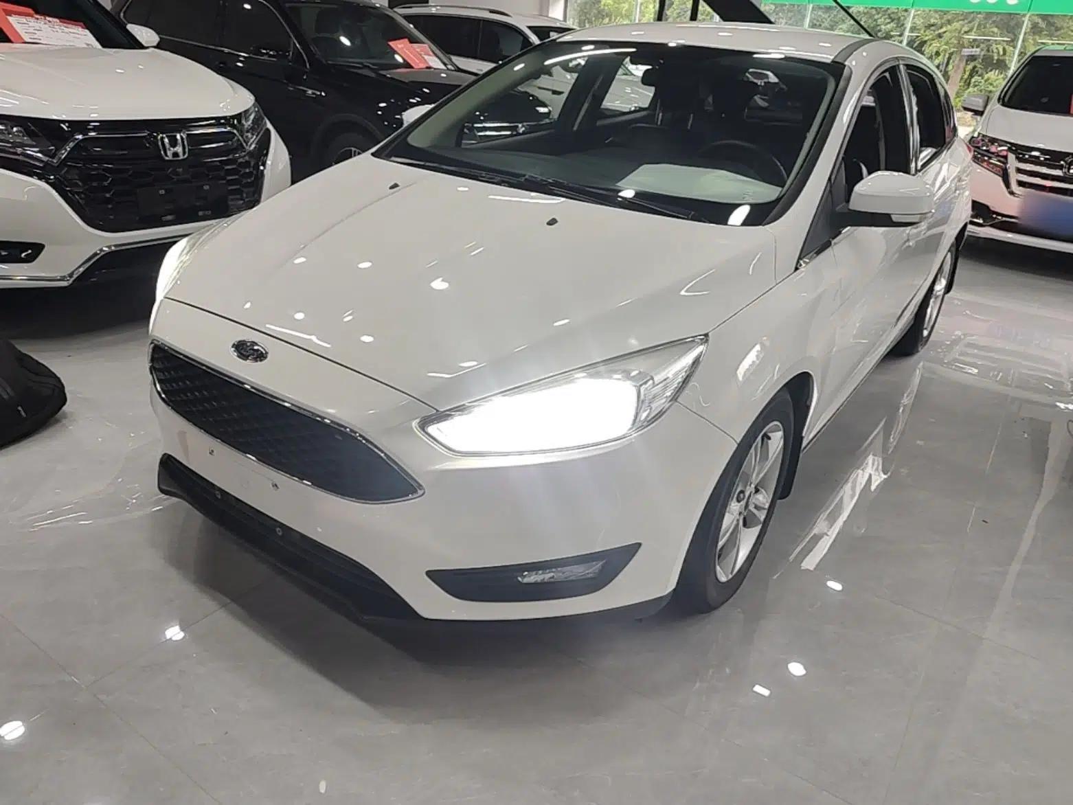 Ford Focus 2018 Hatchback Classic 1.6L Automatic Comfort Plus SmartDrive Edition — миниатюра 1